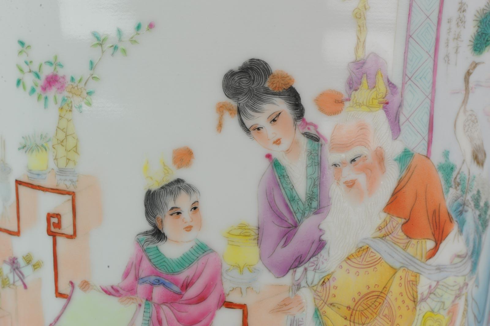 Vase en porcelaine chinoise PRoC 1970-1980 Figures Famille Rose Garden, XXe siècle en vente 7
