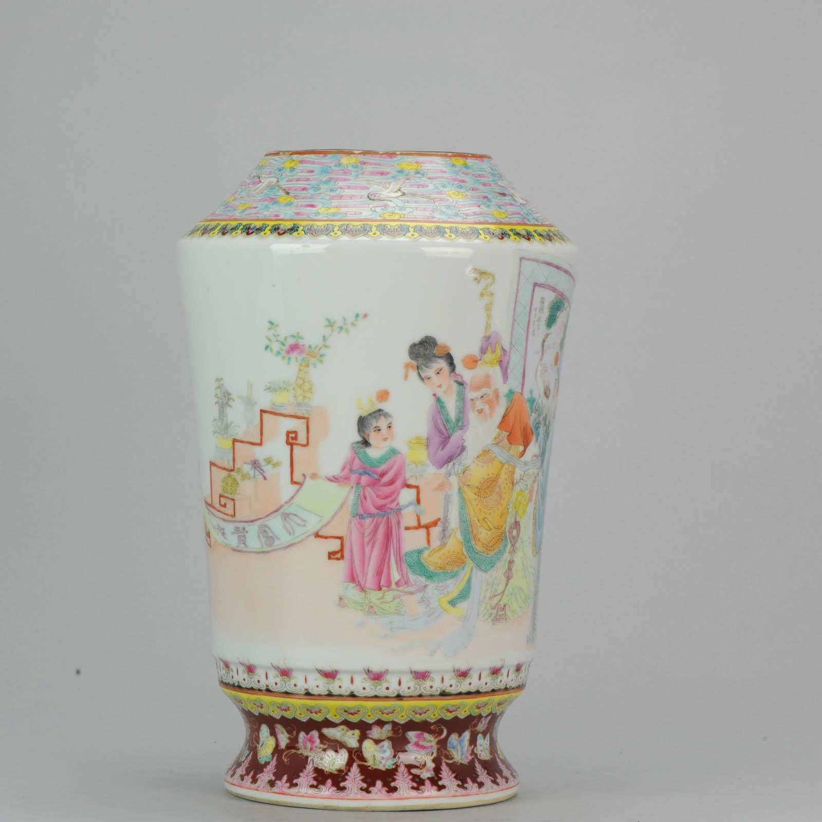 Chinois Vase en porcelaine chinoise PRoC 1970-1980 Figures Famille Rose Garden, XXe siècle en vente