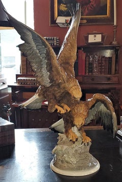 Paire de sculptures d'aigles dorés en porcelaine allemande Selb datant du 20e siècle