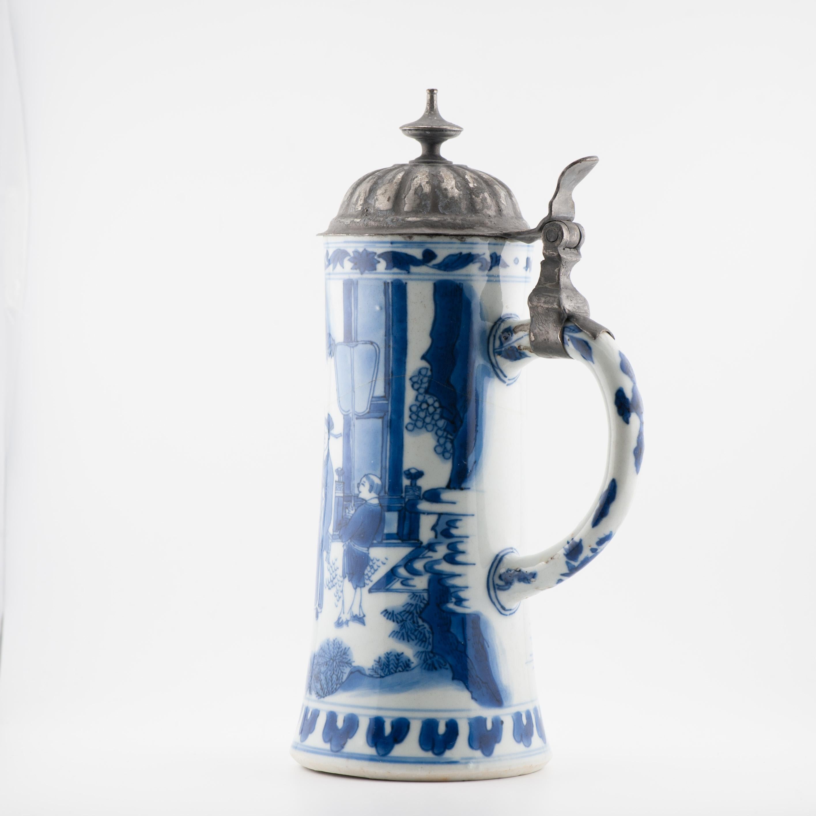 20CM Antique Chinese 17C Chongzhen Transitional Chinese Porcelain Tankard In Good Condition For Sale In Amsterdam, Noord Holland