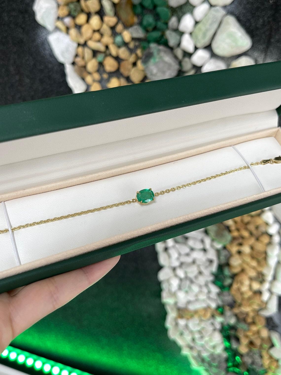 Modern 2.0ct 14K Oval Cut Emerald Bracelet Vivid Green Emerald 14K Gold Four Prong For Sale