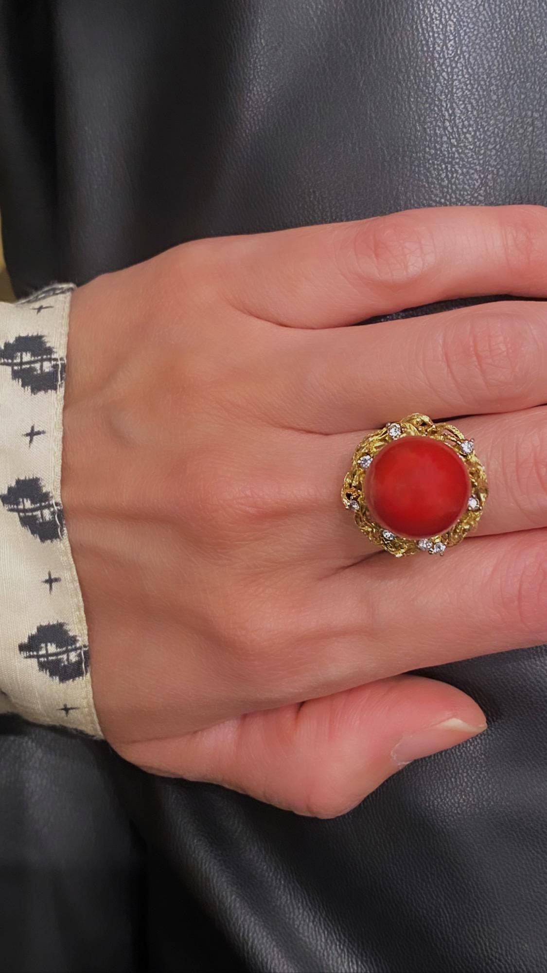 20ct (14mm) Natürlicher Mediterraner OxBlood Roter Korallen & Diamant Ring in 14K Gold. (Retro)