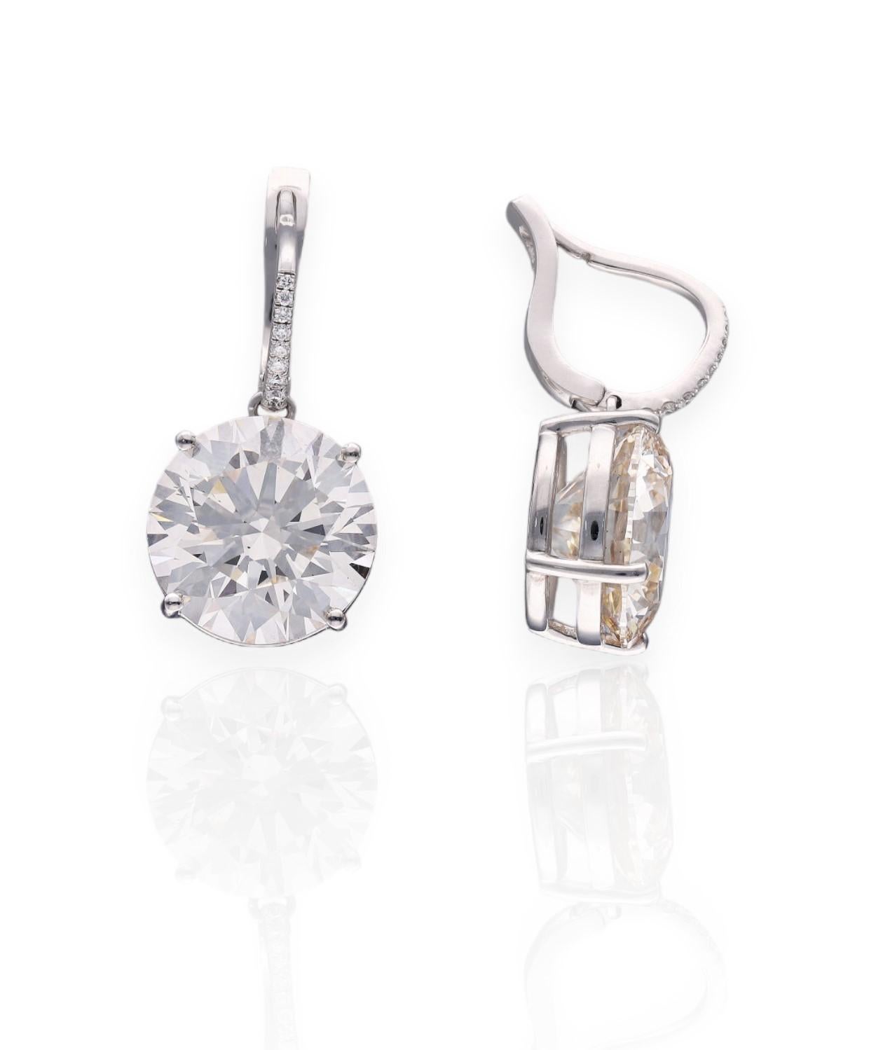 Stunning 20.21cts total drop earrings in 18ct white gold

Each stones details:
10.14cts K VS2 HRD Certified
10.07cts L SI1 HRD Certified

Please take a look at our other listings for similar pieces.

We can remake the earrings to your design.
