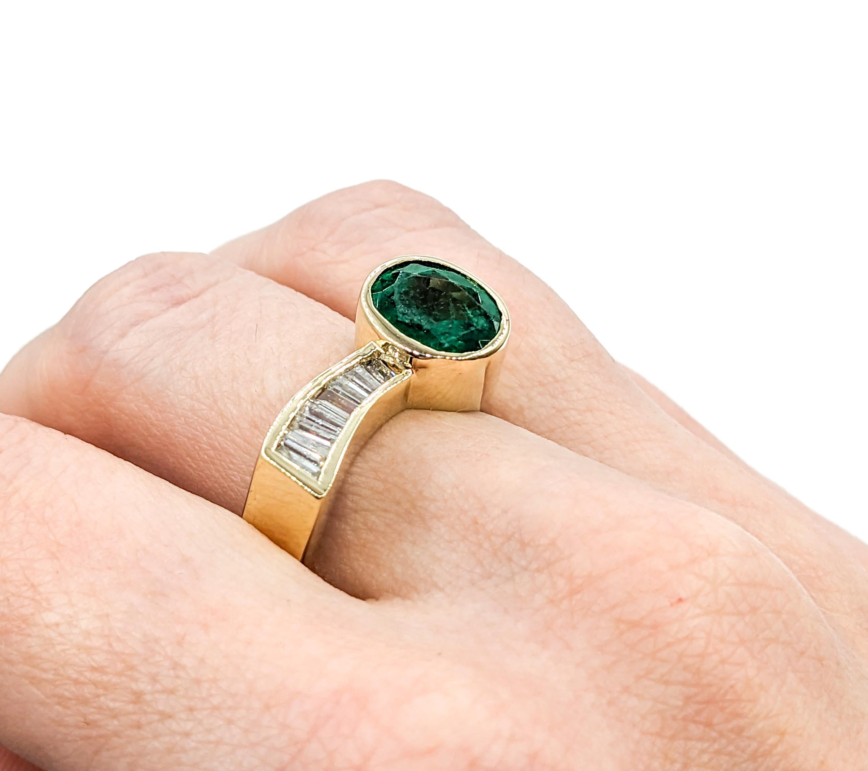 Contemporary 2.0ct Emerald & Baguette Diamond Statement Ring in 14K Gold For Sale