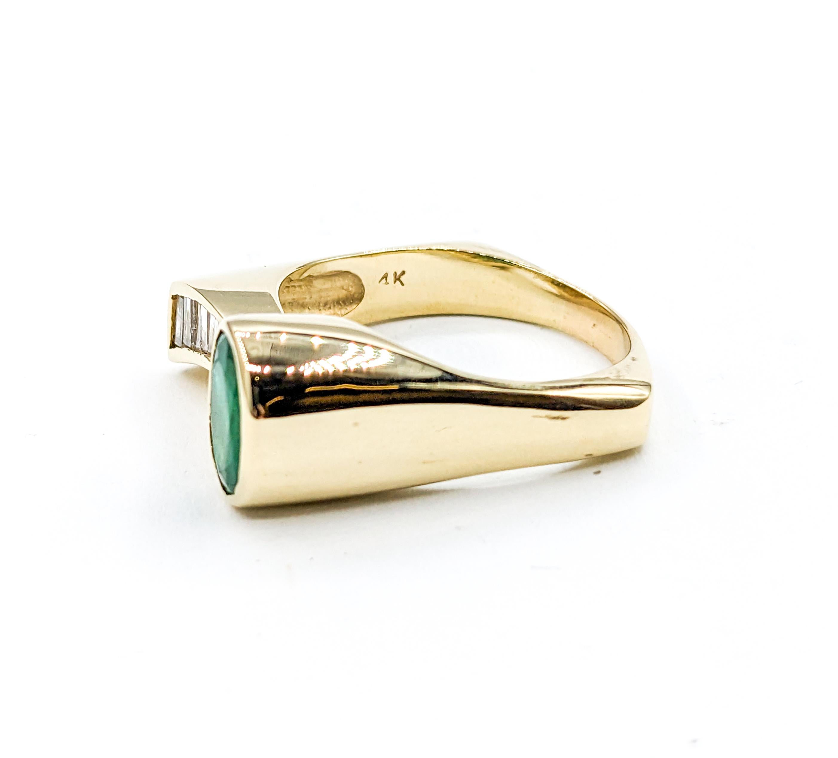 2.0ct Emerald & Baguette Diamond Statement Ring in 14K Gold For Sale 1