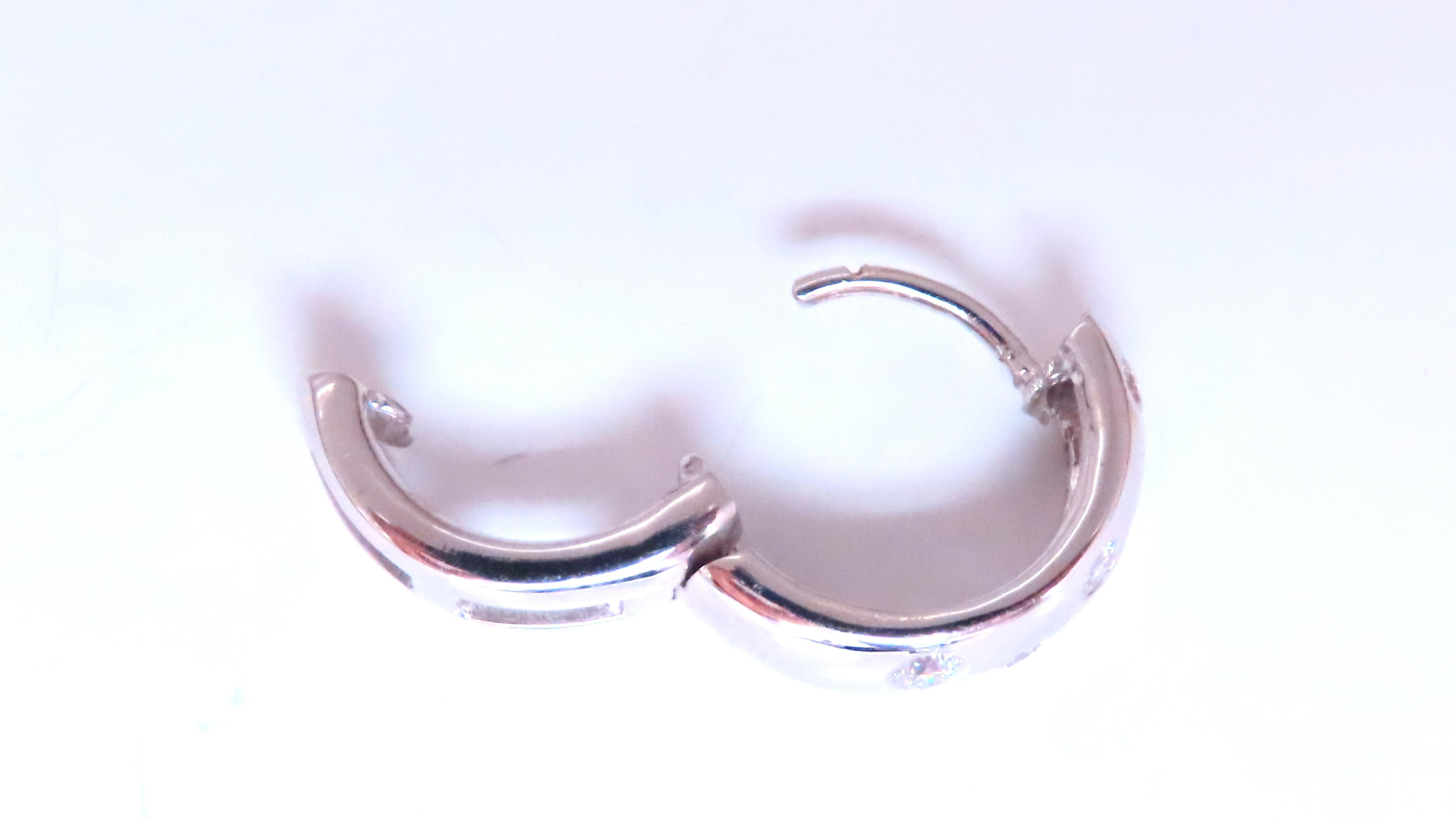 .20ct Natural Diamond Single Hoop Earring
Flush Mount / Tube Set Bezel
5 diamonds total
15mm front to back.
5mm wide
14kt white gold
2.5 grams