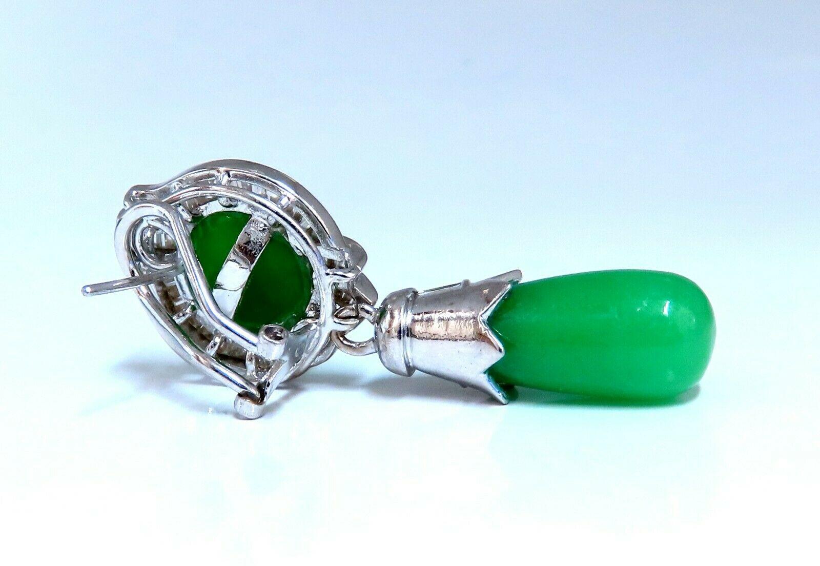 Cluster Jade drop dangle earrings

20ct Natural matching green jade.

10.8mm Upper Bead

9.2 x 4mm drops.

2 carat baguette brilliant cut natural diamonds.

G color vs2 clarity

18 karat white gold 26 gram

Earrings measure 46mm long

Comfortable