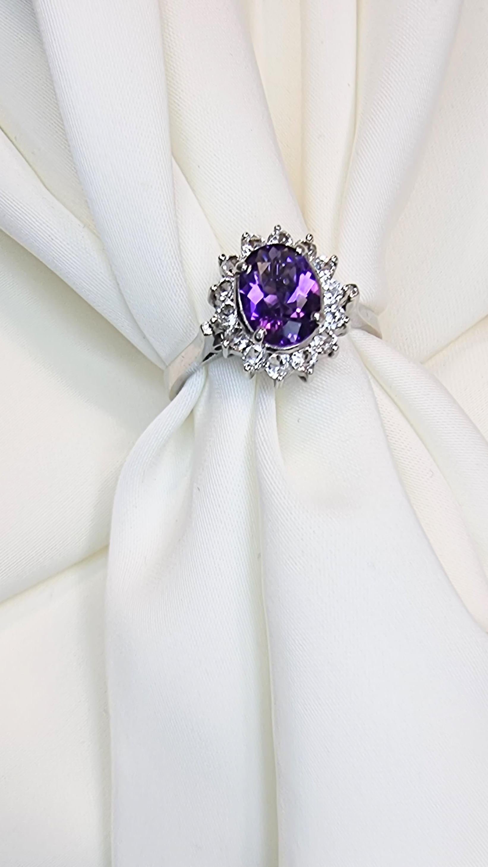 Anillo Ovalado de Amatista Natural de 2.0ct en venta 2
