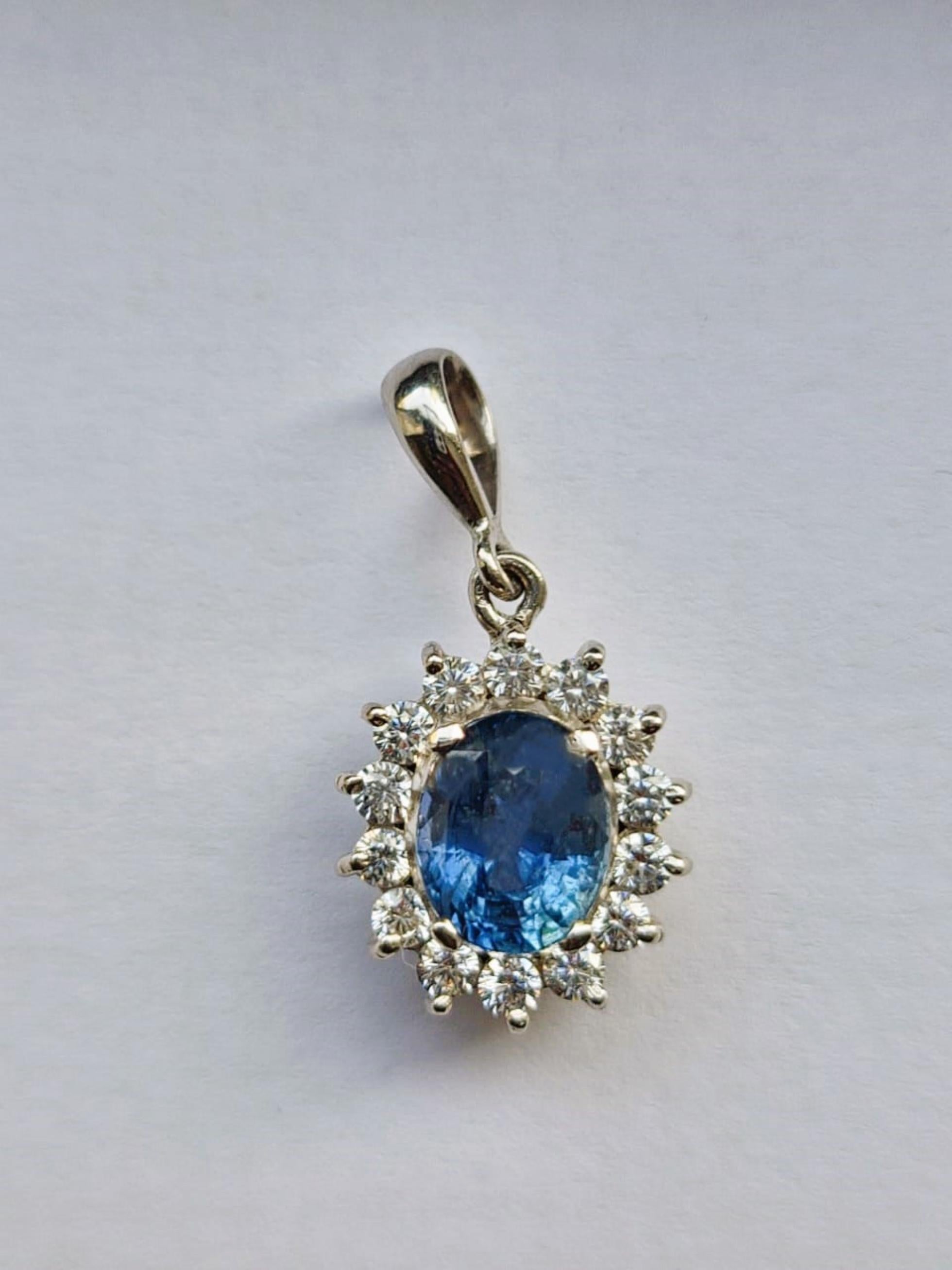 2.0ct  Oval Natural Blue Sapphire Necklace  In New Condition For Sale In Sheridan, WY