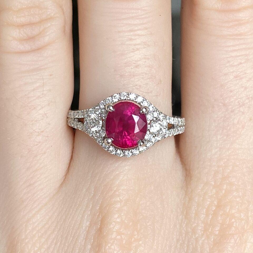 Contemporary 2.0ctw Ruby & Diamond Ring 18K White Gold 6.5US For Sale