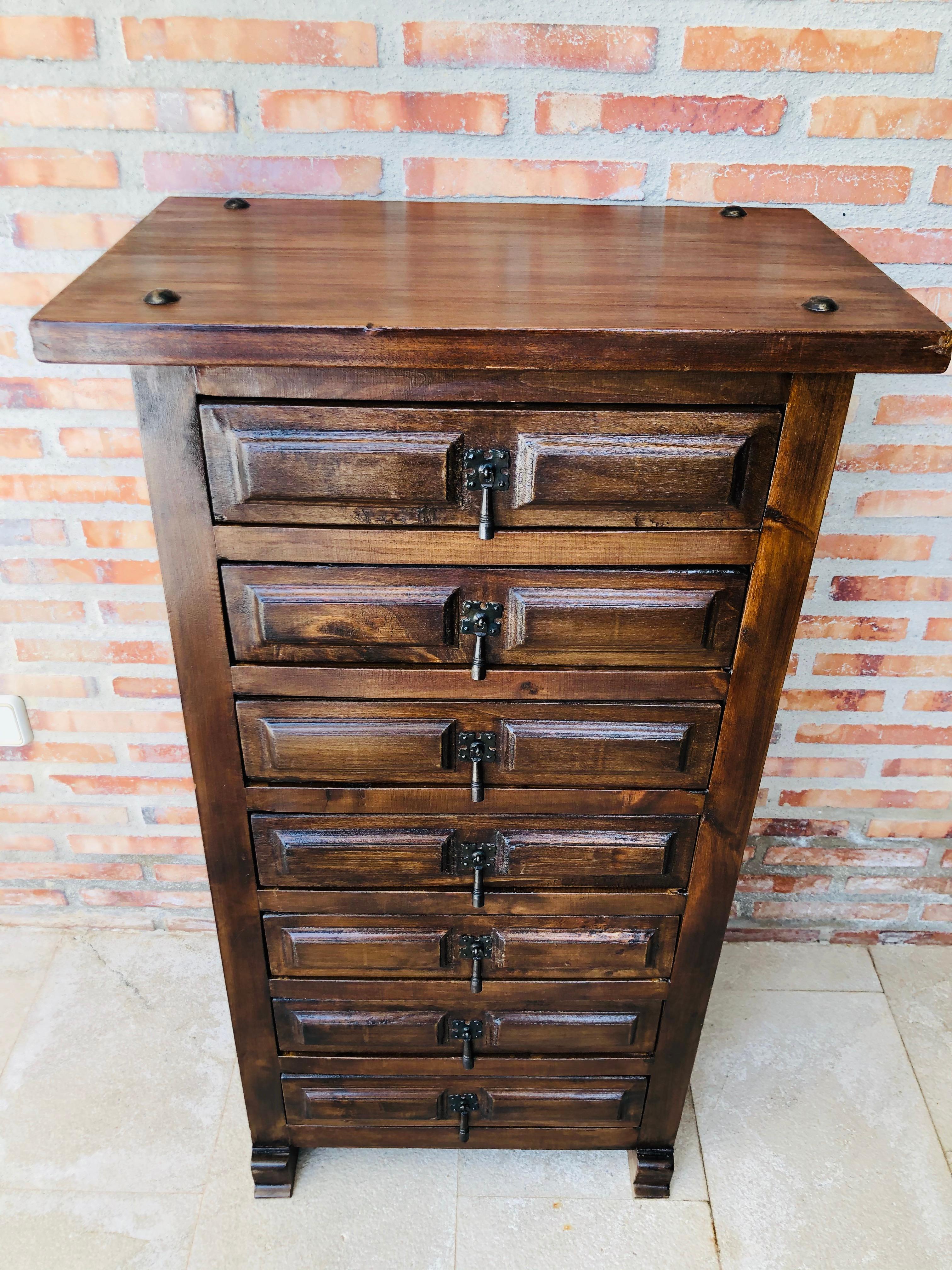 20th Century Spanish Carved Walnut Tuscan Seven Drawers Siffonier In Good Condition In Miami, FL