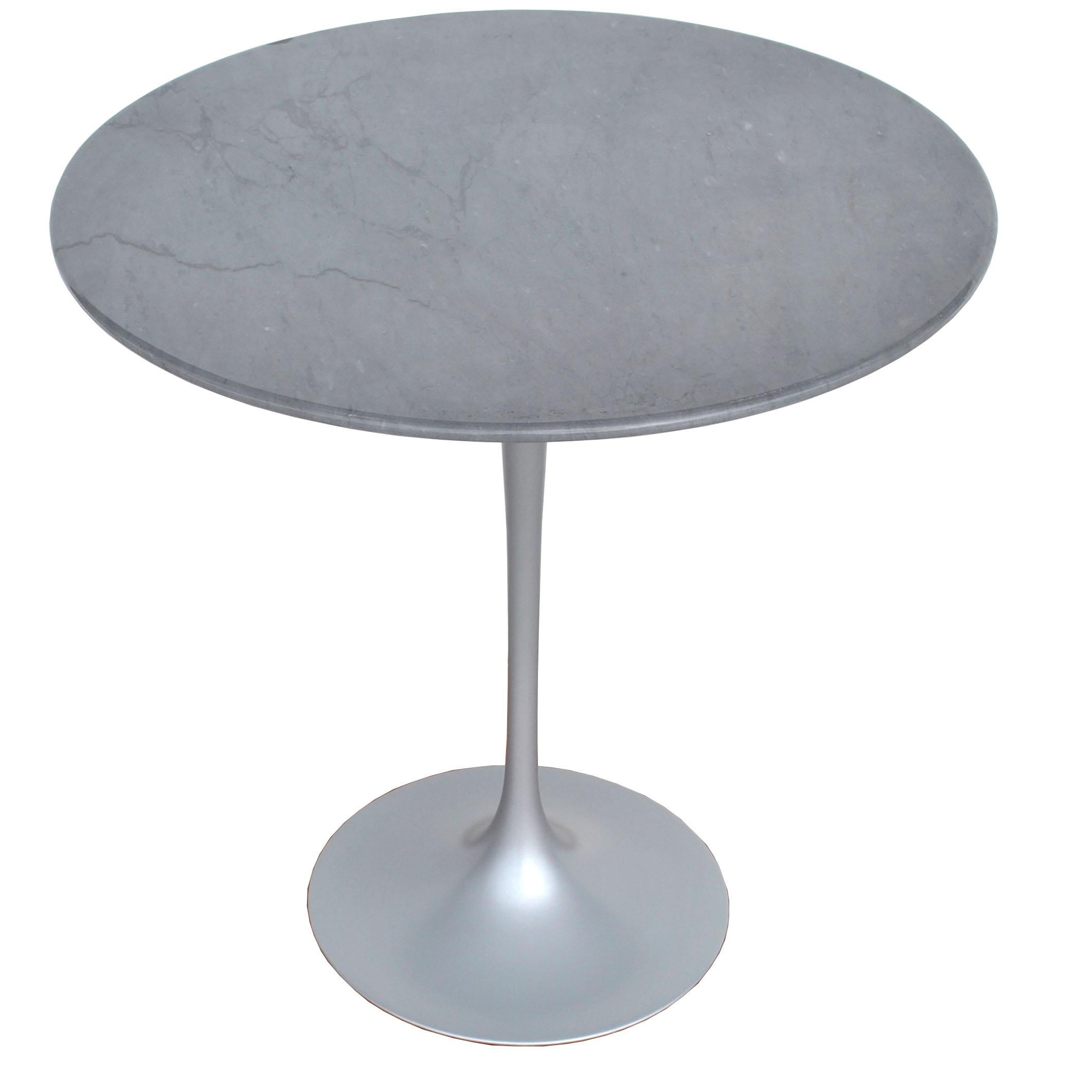  

20in Vintage Saarinen Marble Tulip Table.

Unique version of this Classic design with a silver base and rich grey marble top.
 