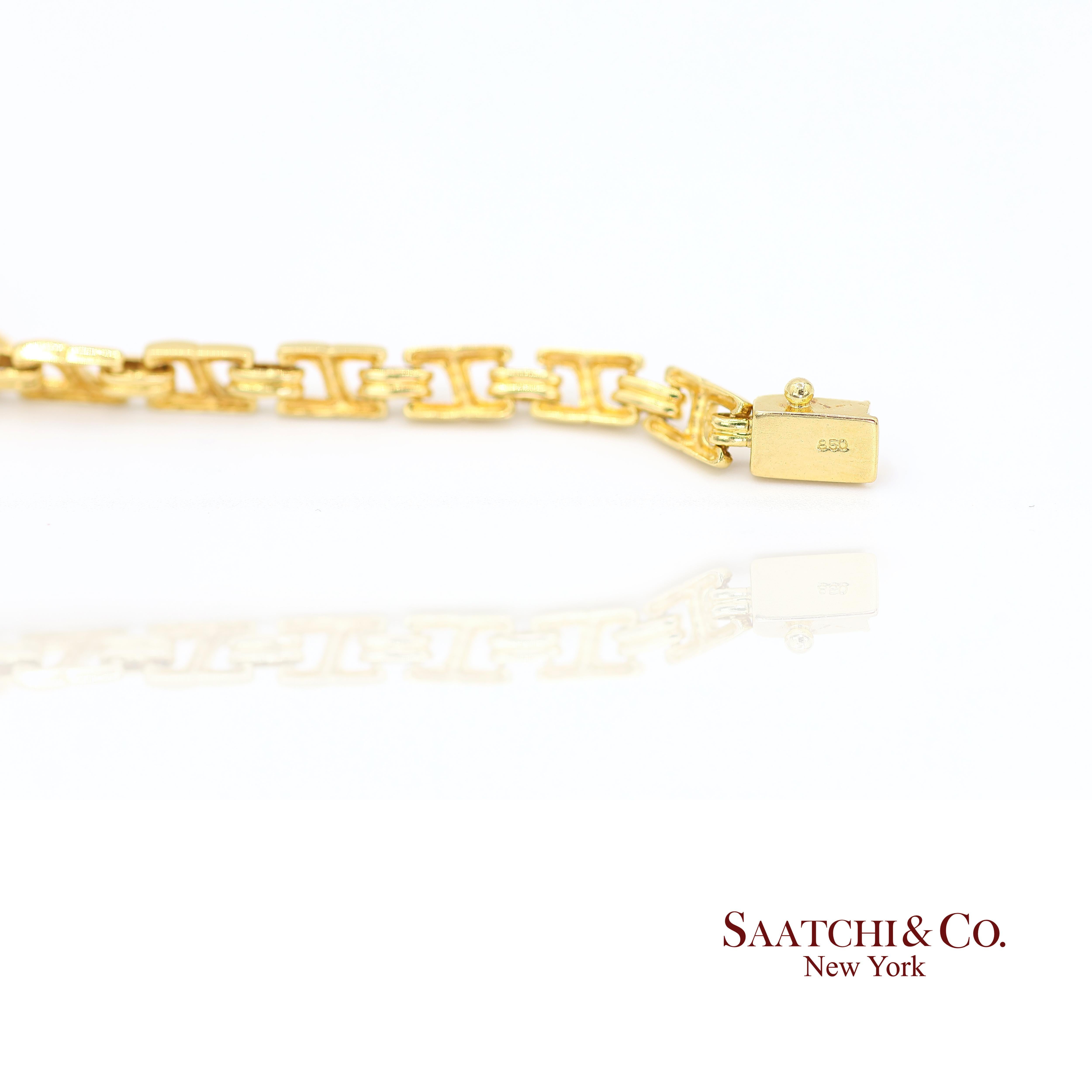 Taglio ovale Bracciale in oro giallo 20k 850 con zaffiri naturali e diamanti naturali in vendita