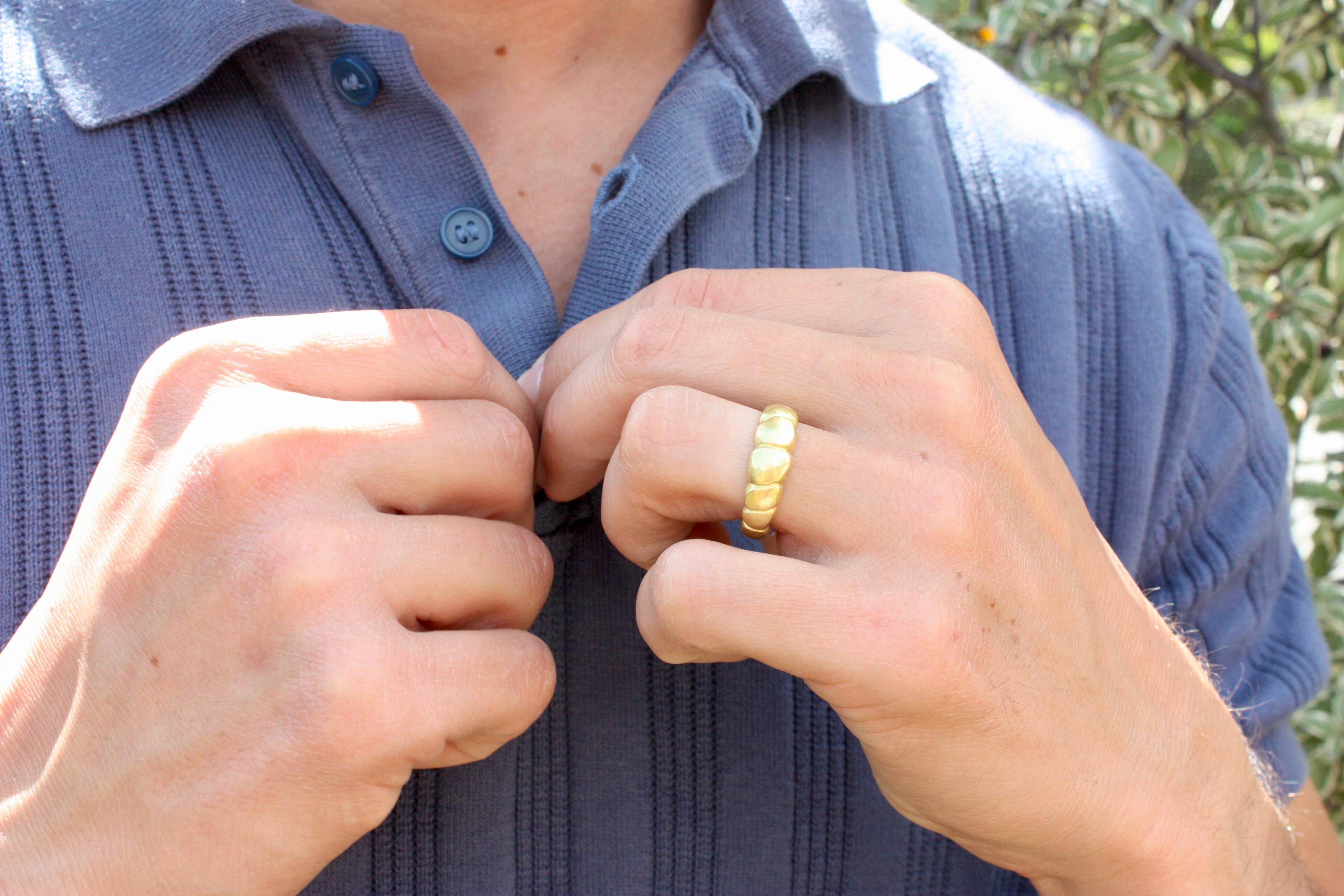 Im Angebot: 20k California Gold 7mm Hammered Cobbled Tapered Dome Band Handmade by Bracken () 4