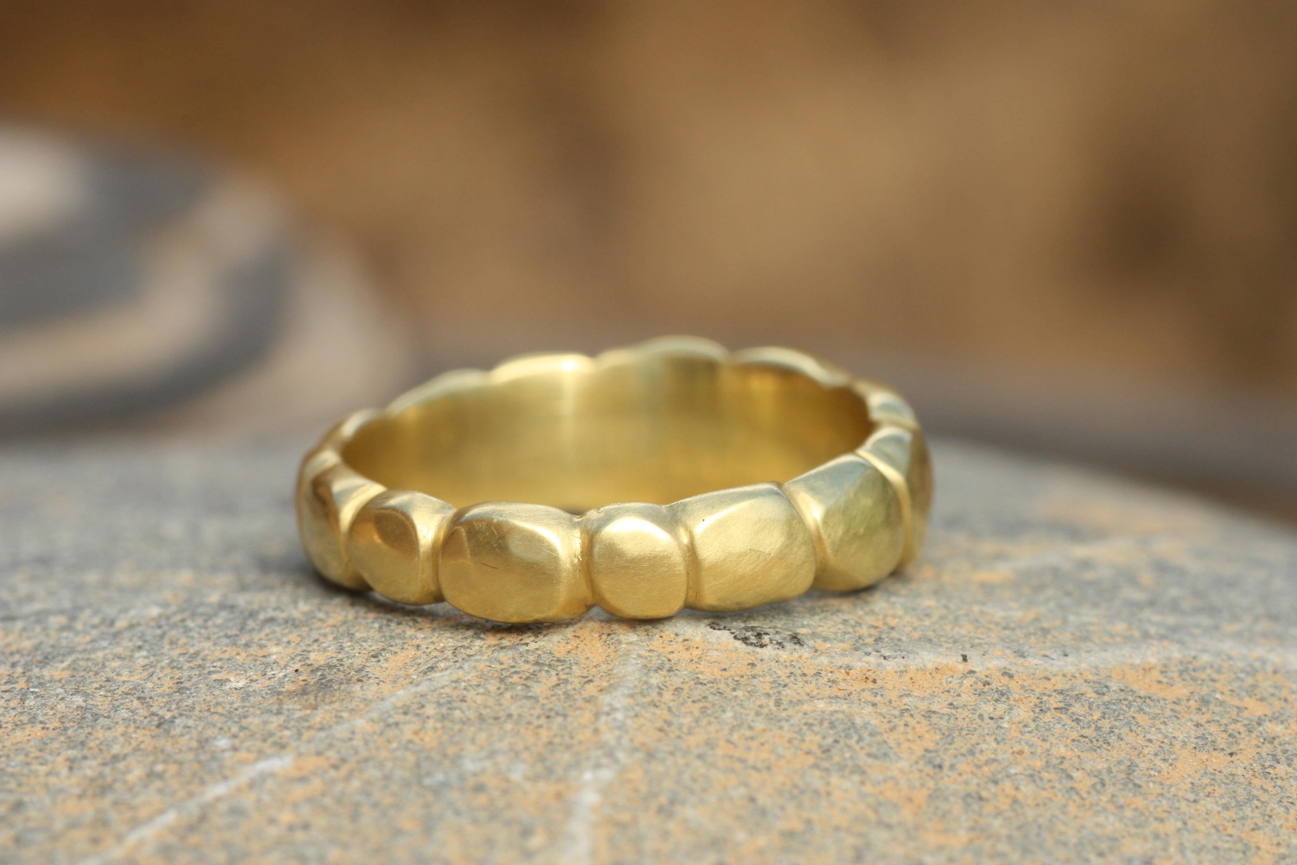 Im Angebot: 20k California Gold 7mm Hammered Cobbled Tapered Dome Band Handmade by Bracken () 5
