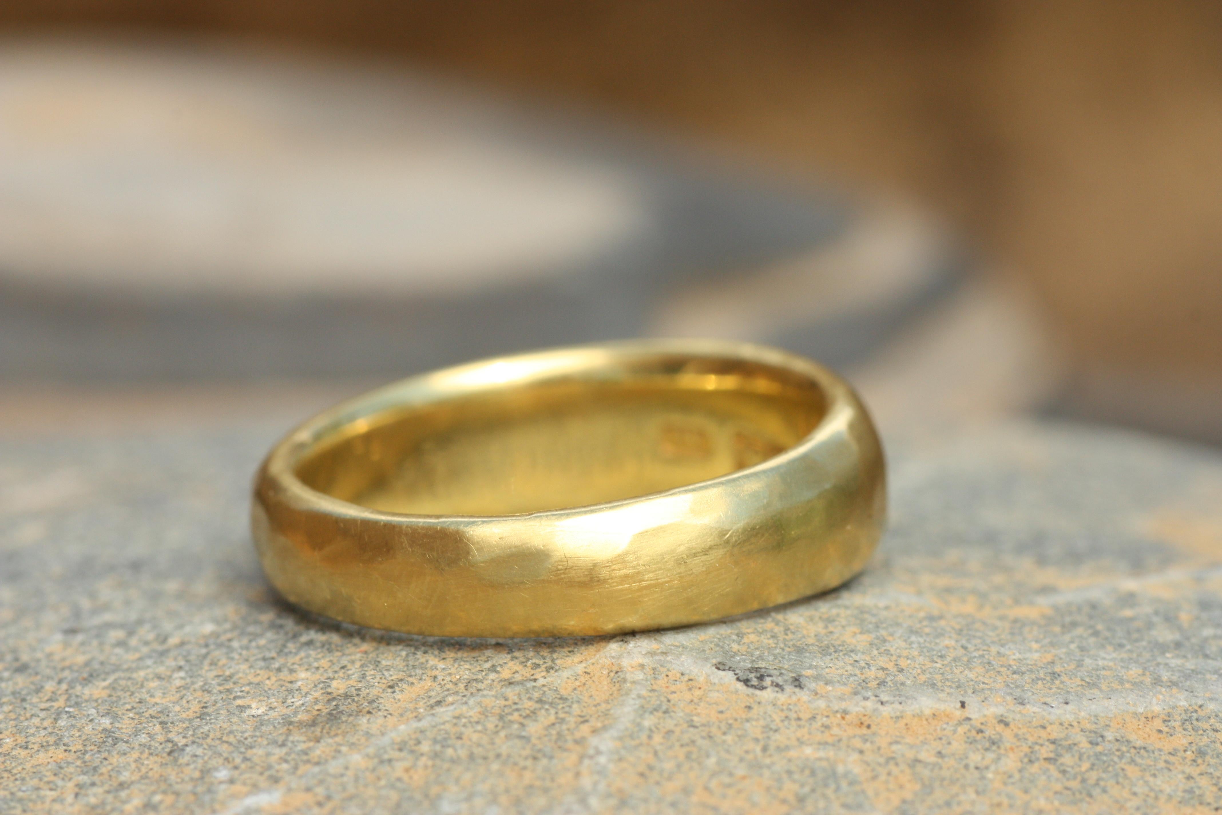 En vente :  20k California Gold 8mm Domed Hammered Wedding Band Handmade by Bracken Jewelers (en anglais) 3