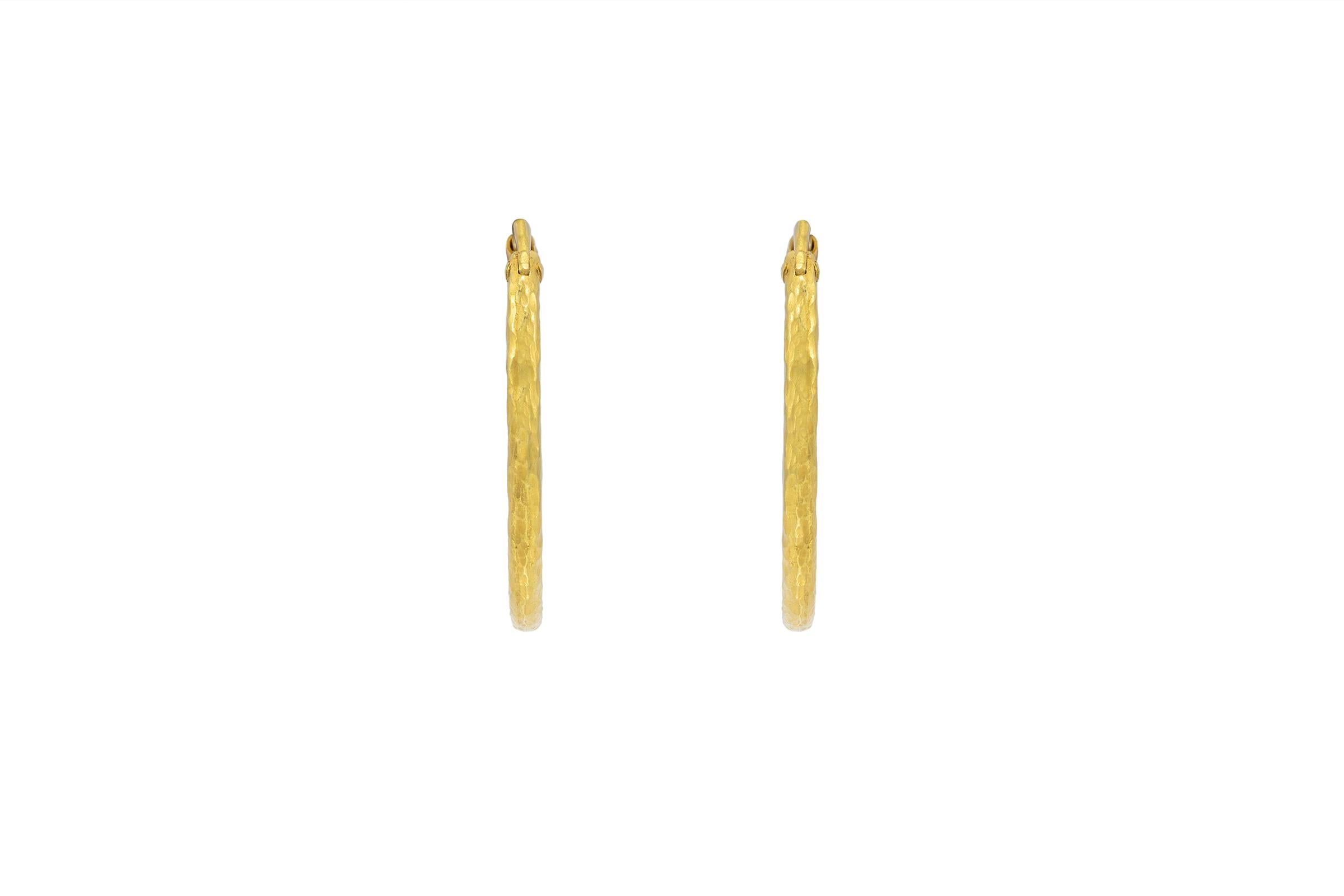 20 Karat Gold Huggie Creolen-Ohrring, von Tagili im Zustand „Neu“ im Angebot in New York, NY