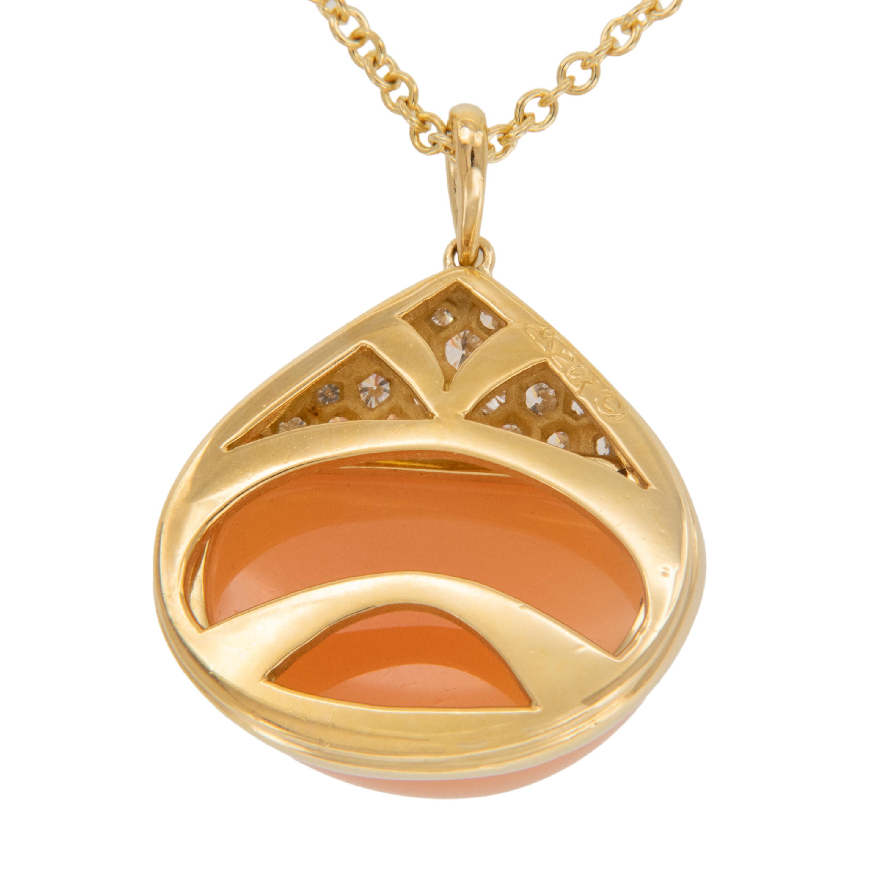 Contemporaneo Collana Peach Moonstone Mercer in oro 20k di Michael Bondanza in vendita
