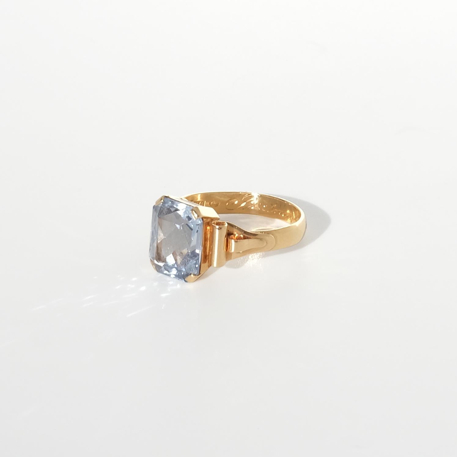 Taglio misto Anello in oro 20 carati con pietra di spinello Realizzato nel 1884 in vendita