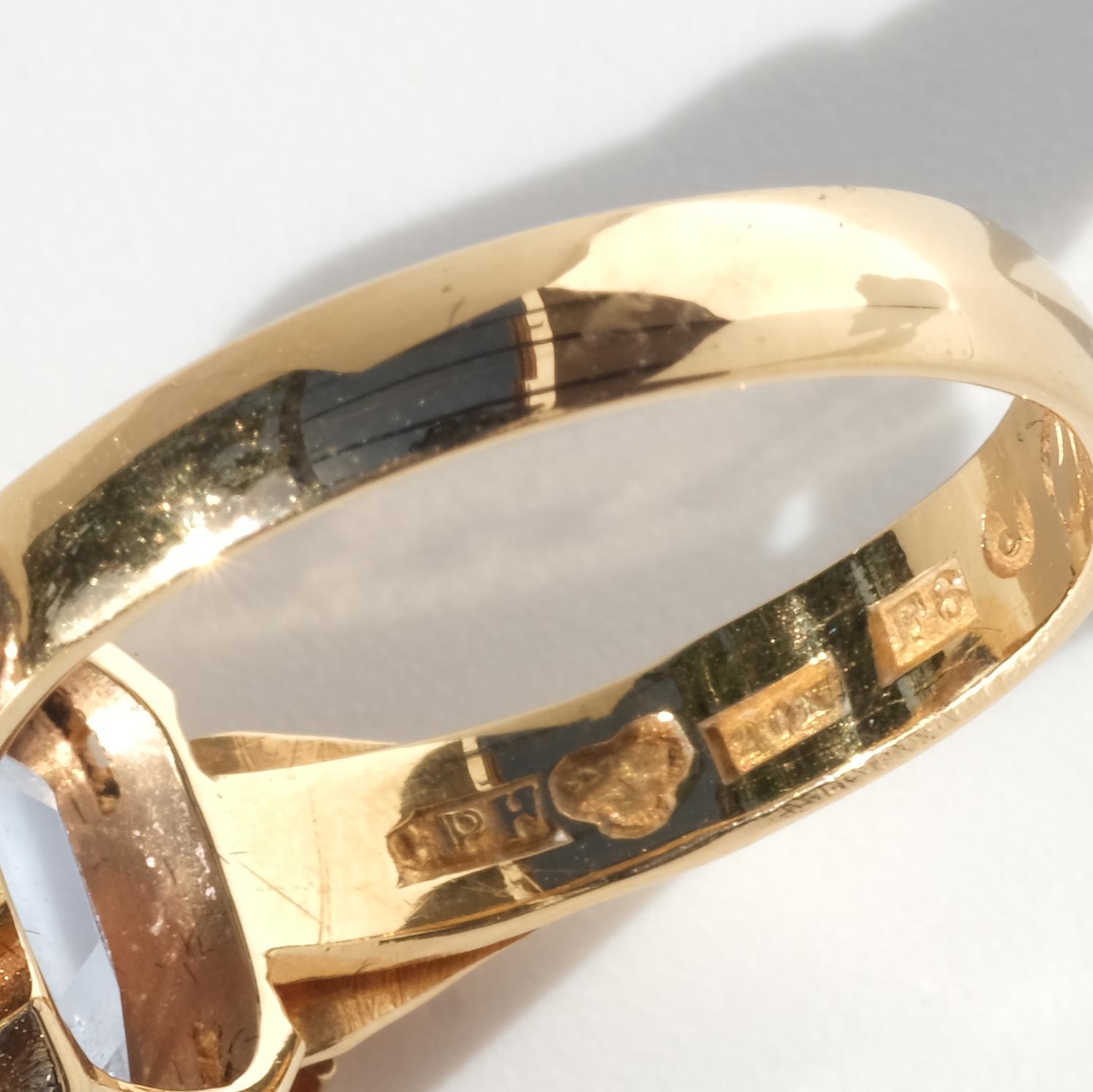 Anello in oro 20 carati con pietra di spinello Realizzato nel 1884 in vendita 1