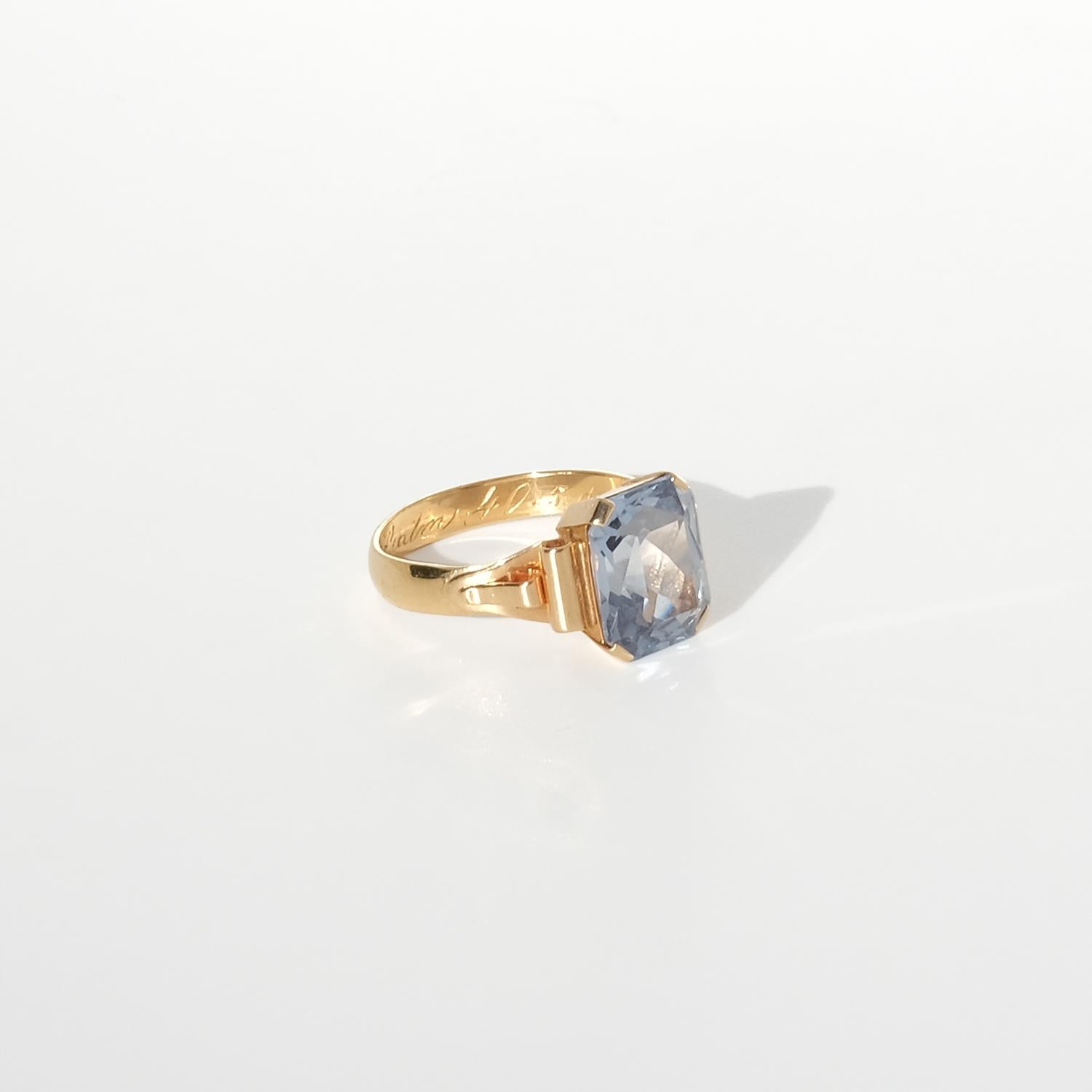 Anello in oro 20 carati con pietra di spinello Realizzato nel 1884 in vendita 3