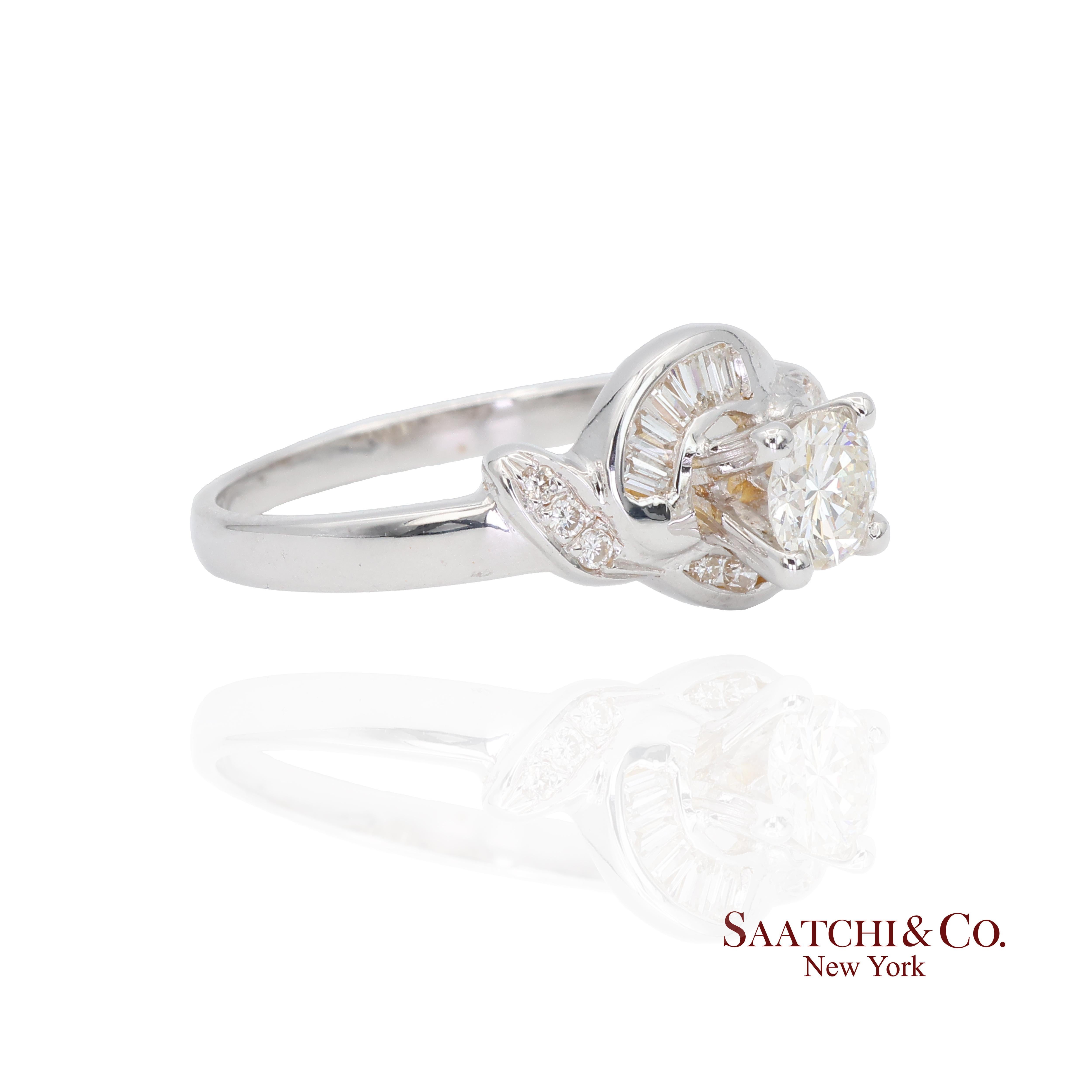 Anillo de oro con diamantes

Tipo de metal: Oro 20k
Peso total del artículo: 3.2 gramos
Piezas de diamante 16
Estilo: Contemporáneo
Tamaño del anillo: 6,5 (Redimensionable)
Periodo: Siglo XXI
Dimensiones: Anchura 9,0 mm X Longitud 19,0 mm X Altura