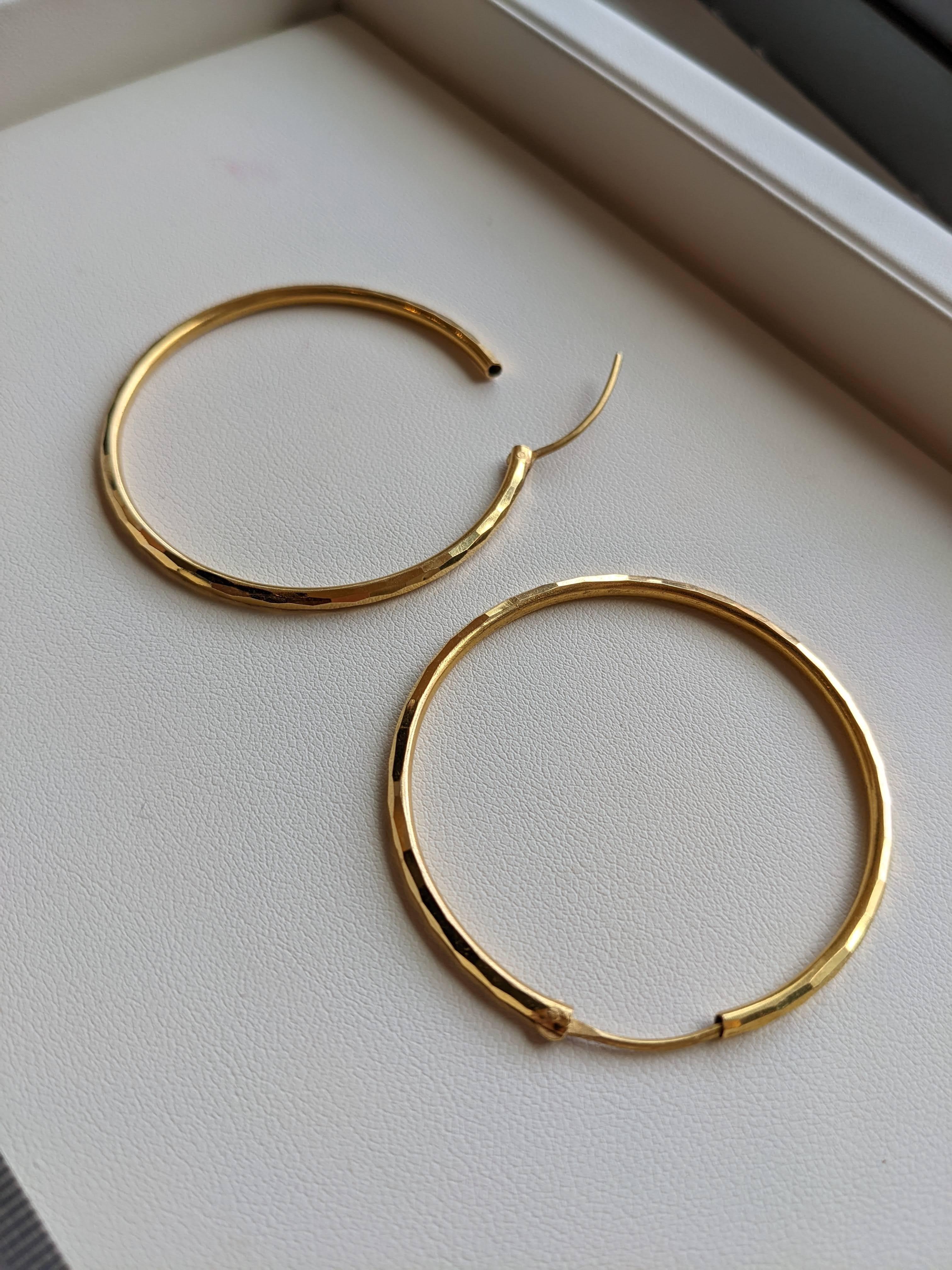 20k Yellow Gold Authentic Indian Hoop Earrings In Good Condition In Victoria, BC