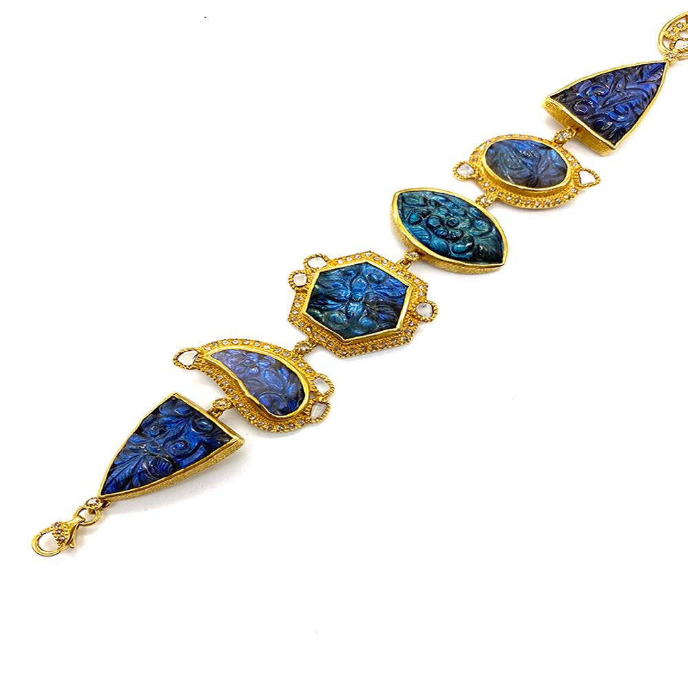 Art Deco 20K Yellow Gold Bracelet with 76.96 Carat Rough-Cut Carved Labradorite For Sale