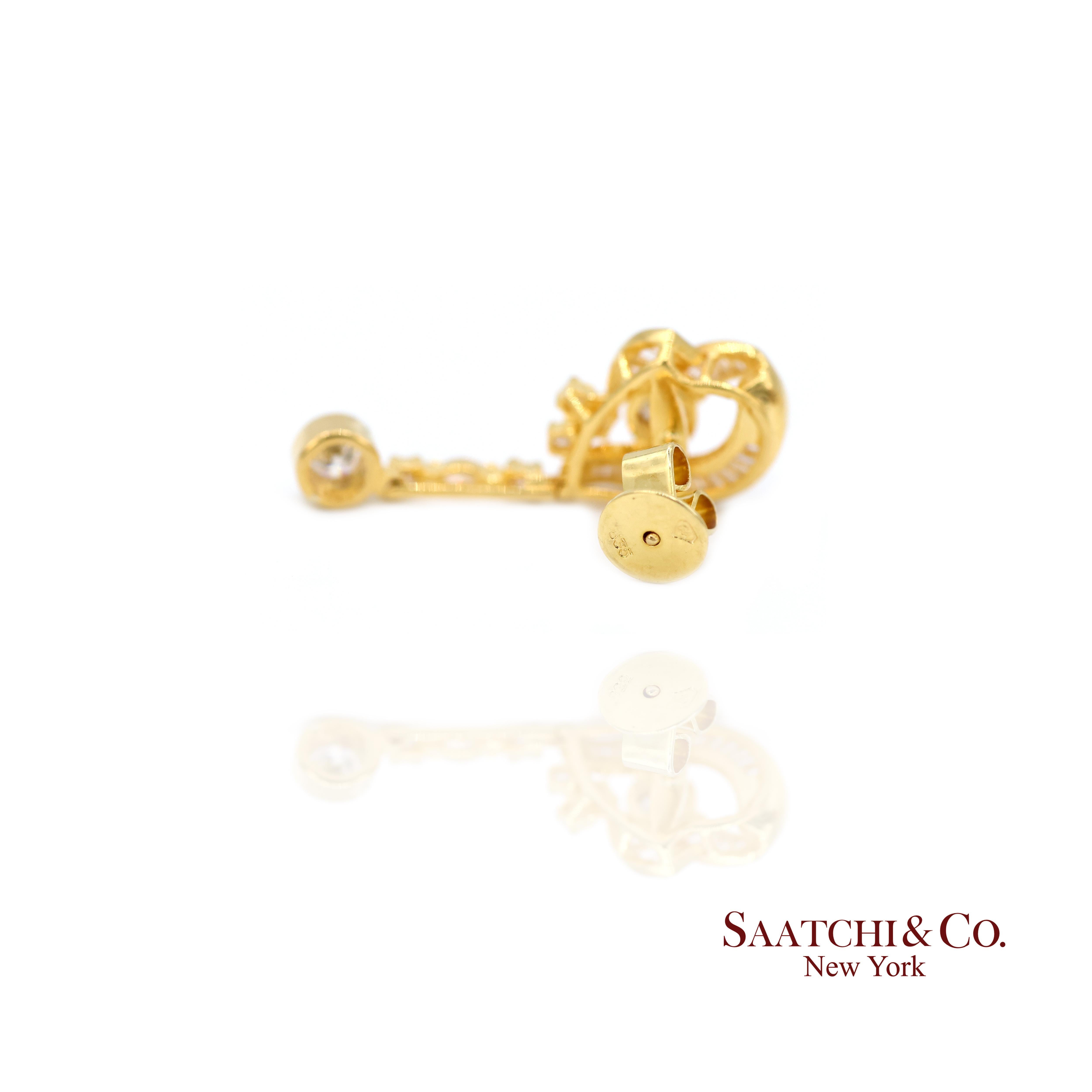 Donna Orecchino con diamante pendente in oro giallo 20k in vendita