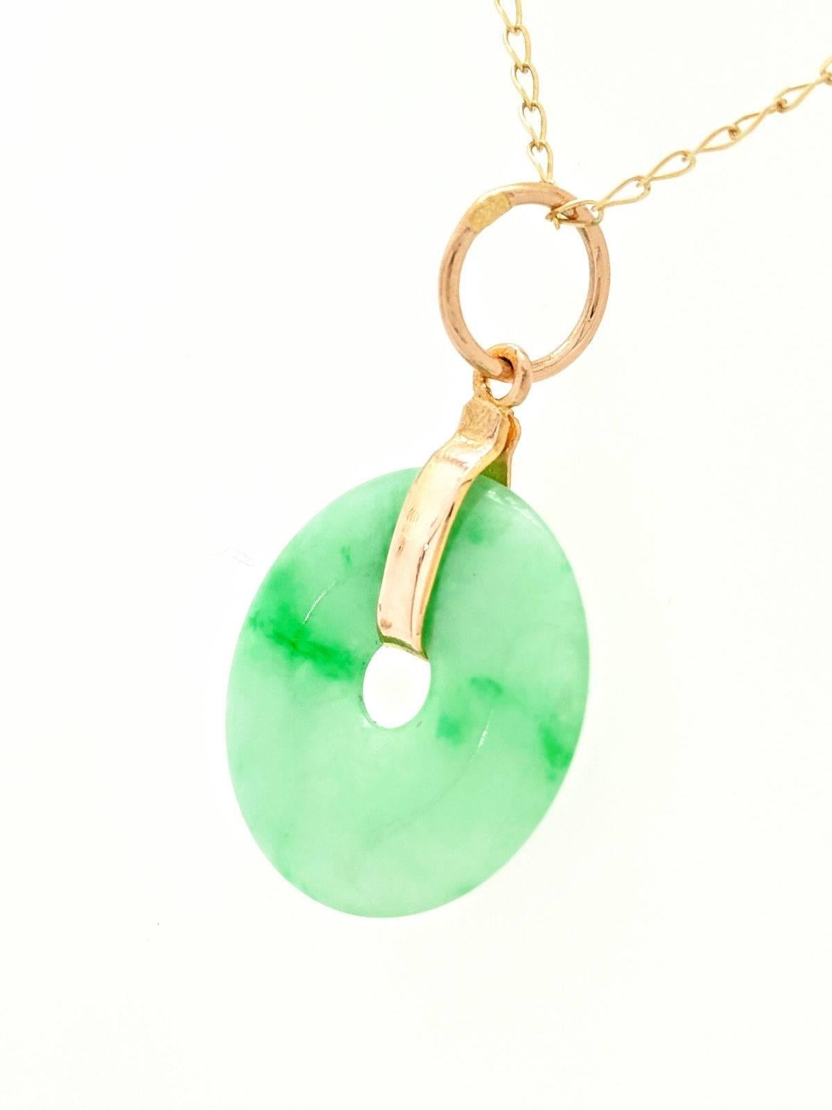 Ladies 20k Yellow Gold Green Jade Pendant Necklace 2.8 Grams

You are viewing a Beautiful Green Jade Pendant Necklace. The pendant is crafted from 20k yellow gold and the necklace is crafted from 14k yellow gold. It weighs 1.7 grams and the pendant