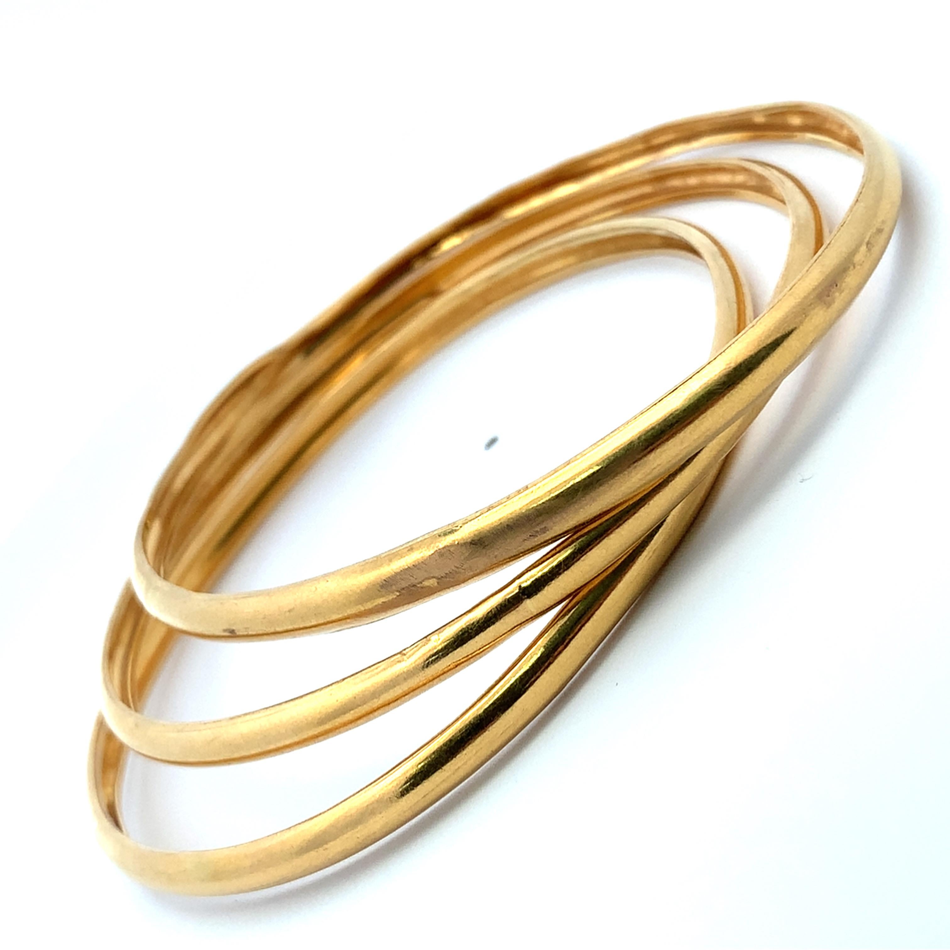 20k Yellow gold matching plain bangle bracelets In Good Condition For Sale In London, GB