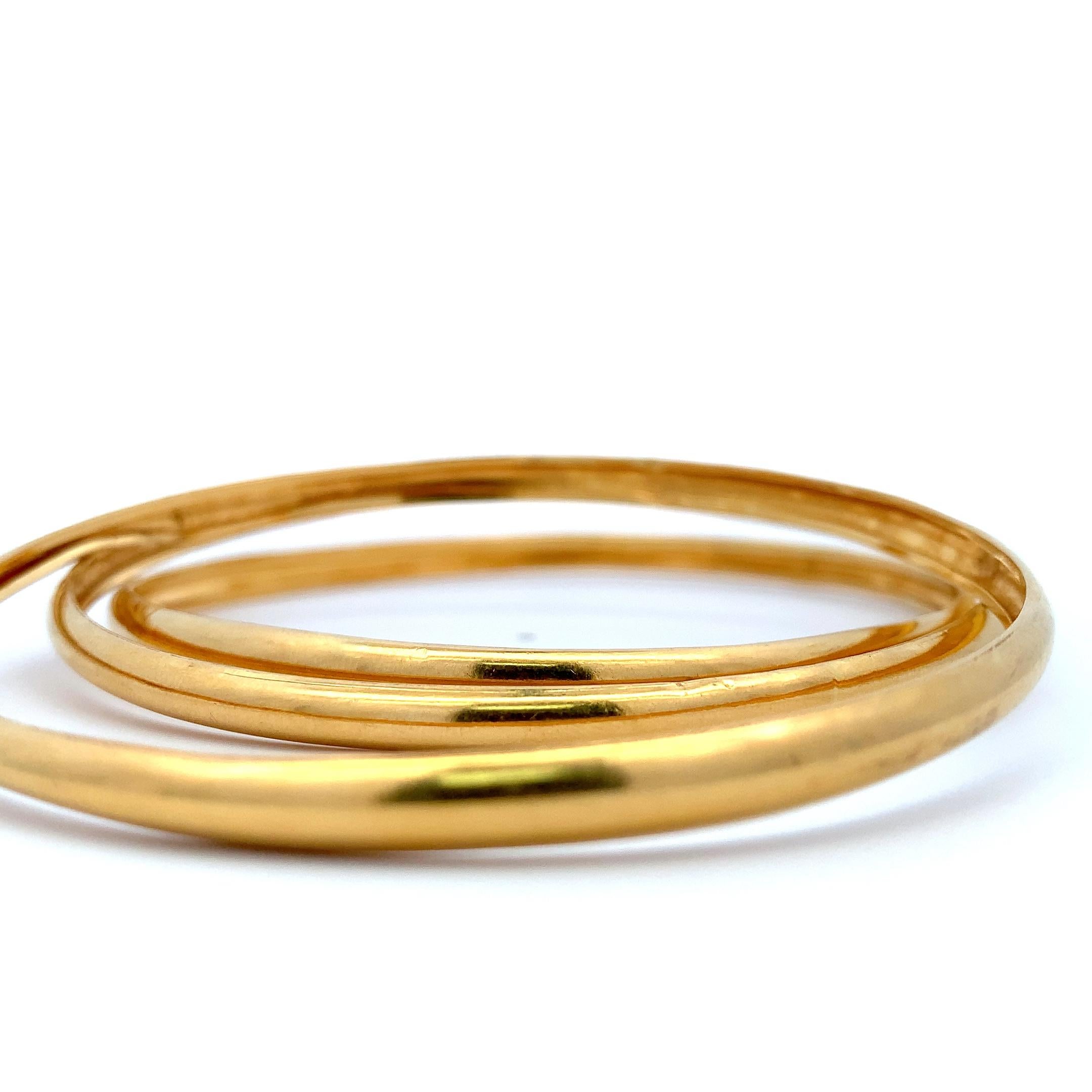 20k Yellow gold matching plain bangle bracelets For Sale 1