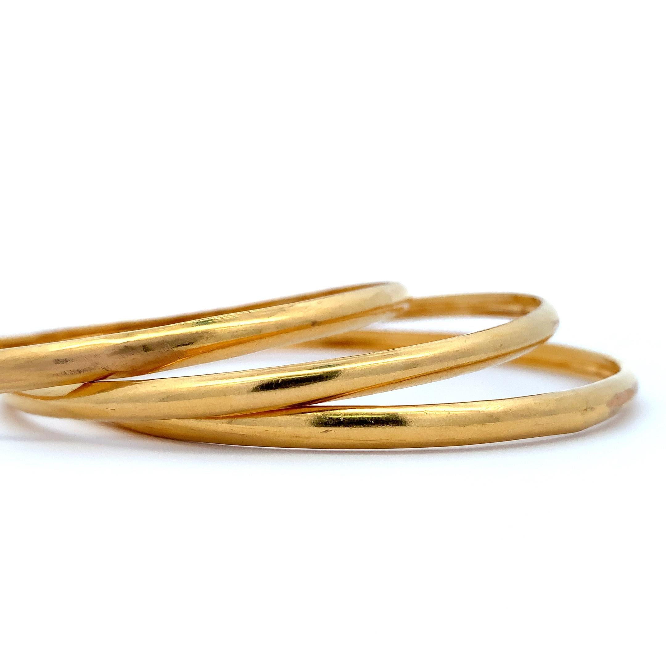 20k Yellow gold matching plain bangle bracelets For Sale 3