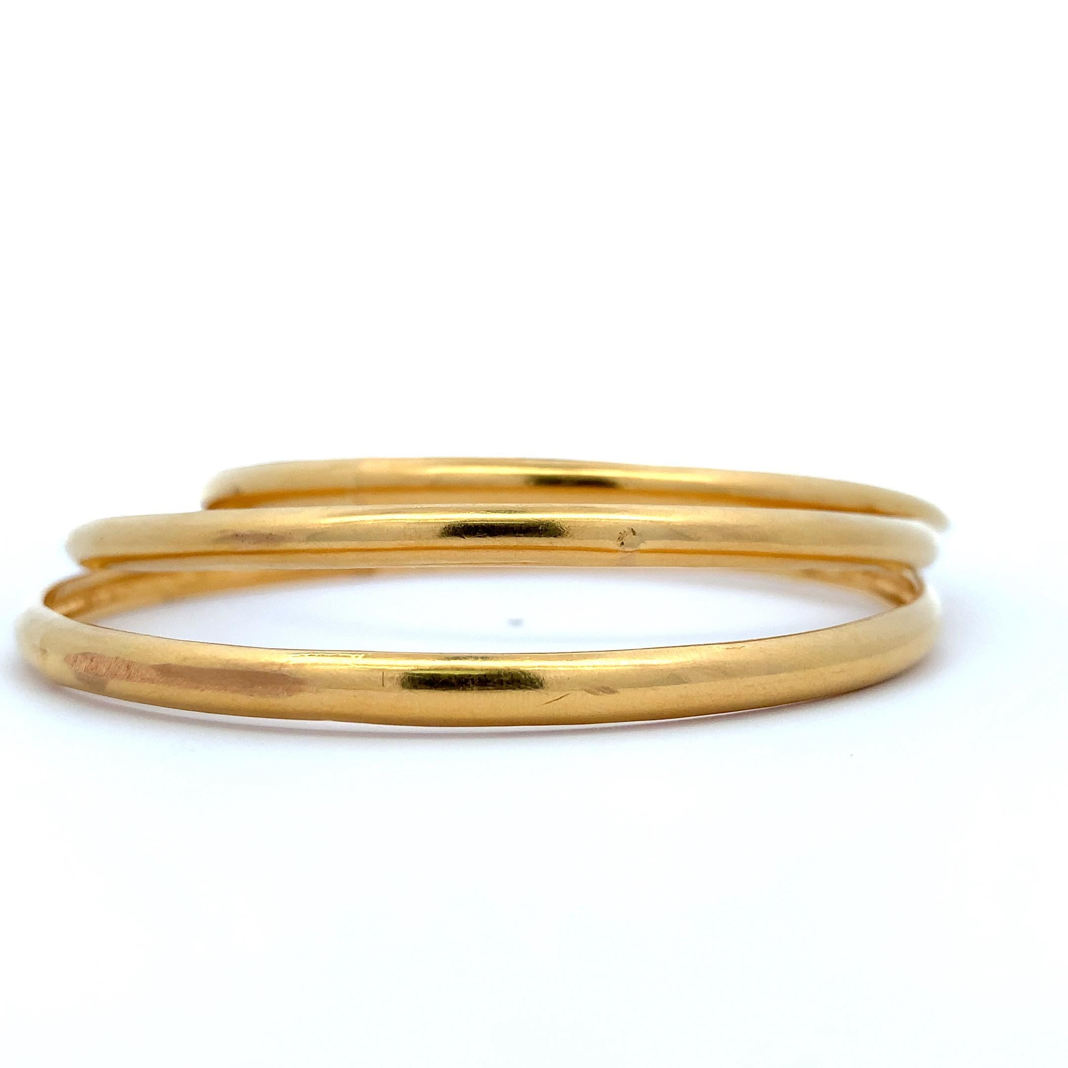 20k Yellow gold matching plain bangle bracelets For Sale 5