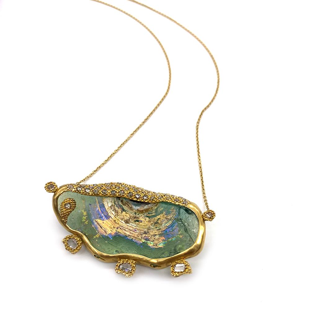 Halskette aus 18 Karat Gelbgold mit 57,45 Karat antikem Glas und Diamanten im Rosenschliff (Zeitgenössisch) im Angebot