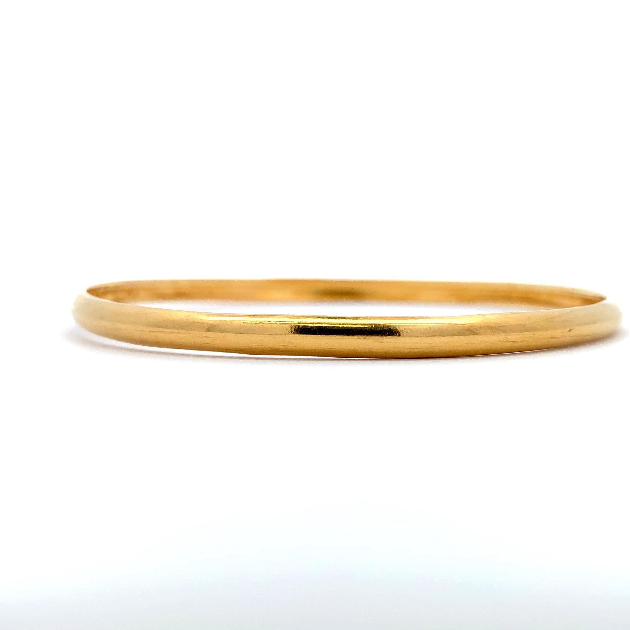 20k Yellow gold plain polished bangle bracelet In Excellent Condition For Sale In London, GB