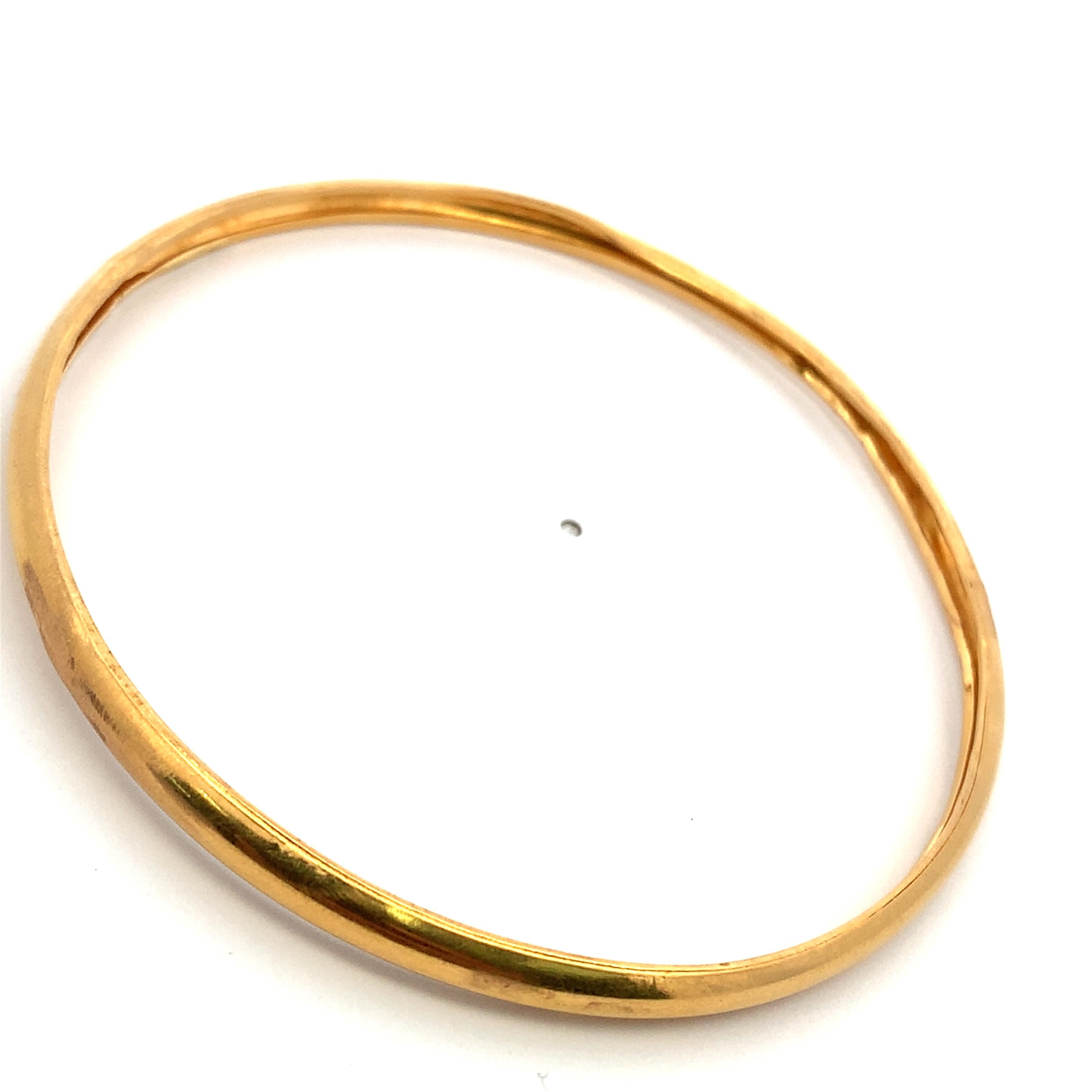 20k Yellow gold plain polished chunky bangle bracelet In Fair Condition For Sale In London, GB
