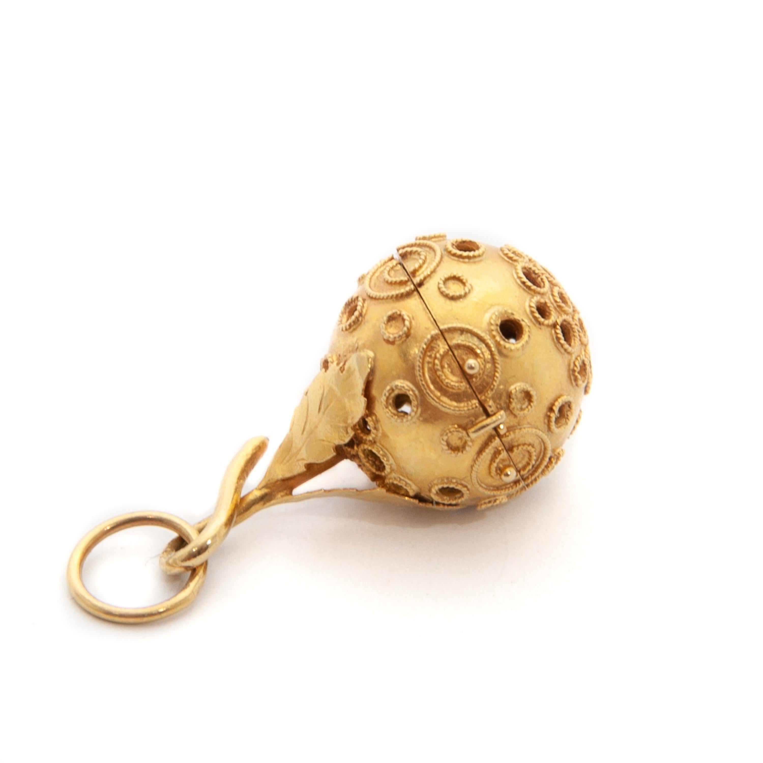 Three-dimensional 19th century yellow gold filigree pendant in the shape of an apple. Intricate and patterned, this lovely little apple is made in 20 karat gold. It is apple-shaped, open worked and has a beautifully design with its filigree