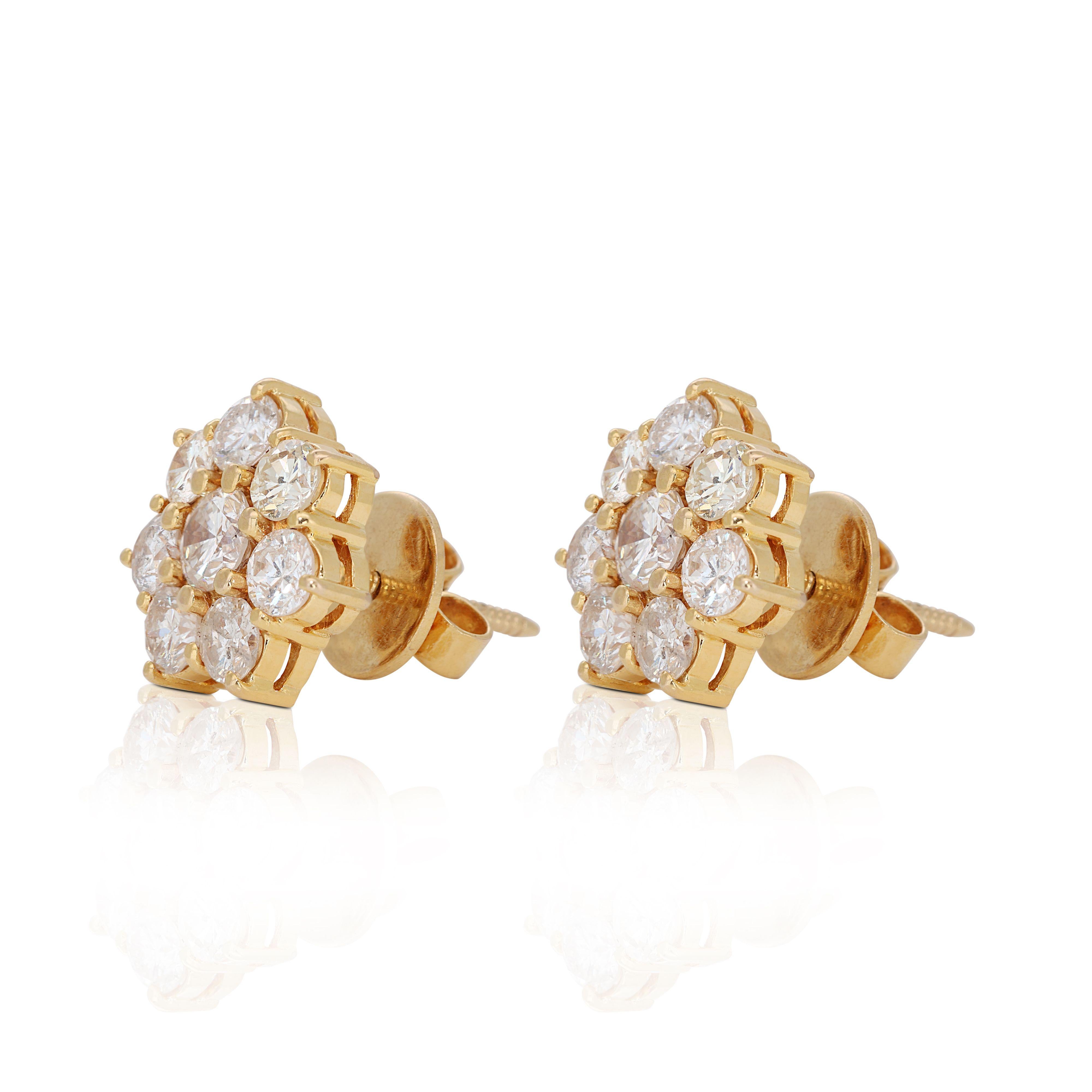 20k Yellow Gold Stud Cluster Earrings 2.22 total carat weight Natural Diamonds In New Condition For Sale In רמת גן, IL