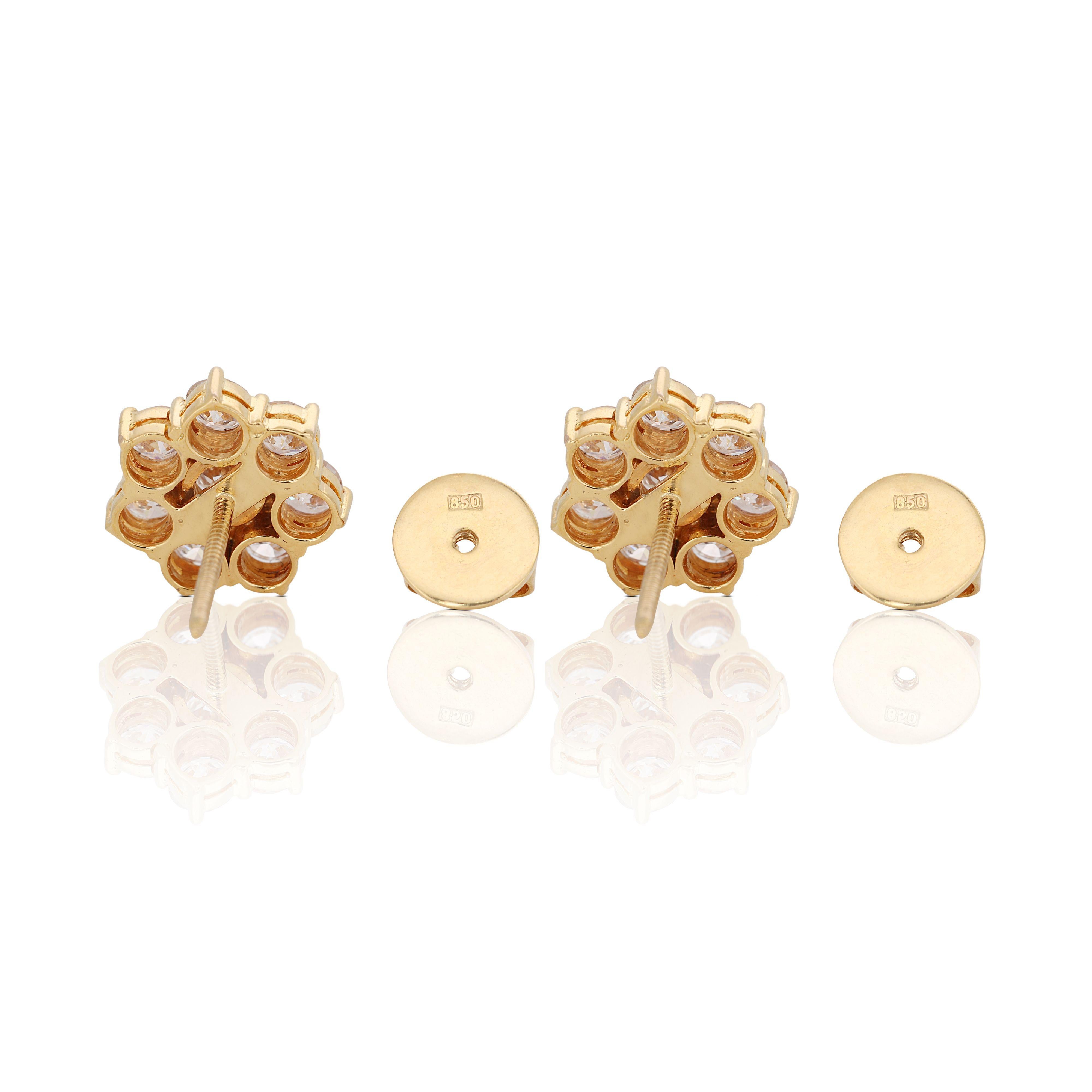 20k Yellow Gold Stud Cluster Earrings 2.22 total carat weight Natural Diamonds For Sale 3