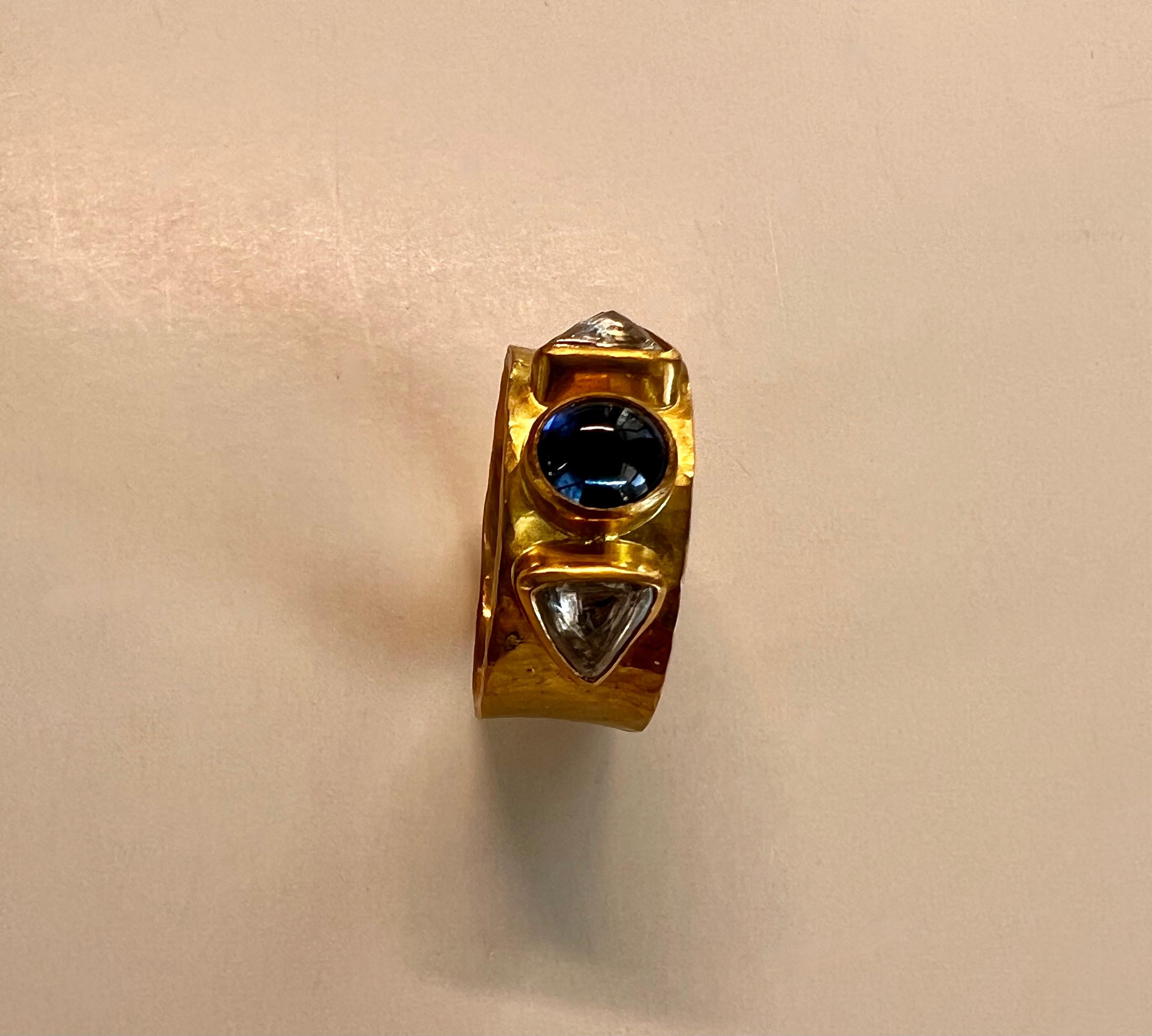 Artigiano Anello con zaffiro e diamante Macle di 20 e 22 carati in vendita