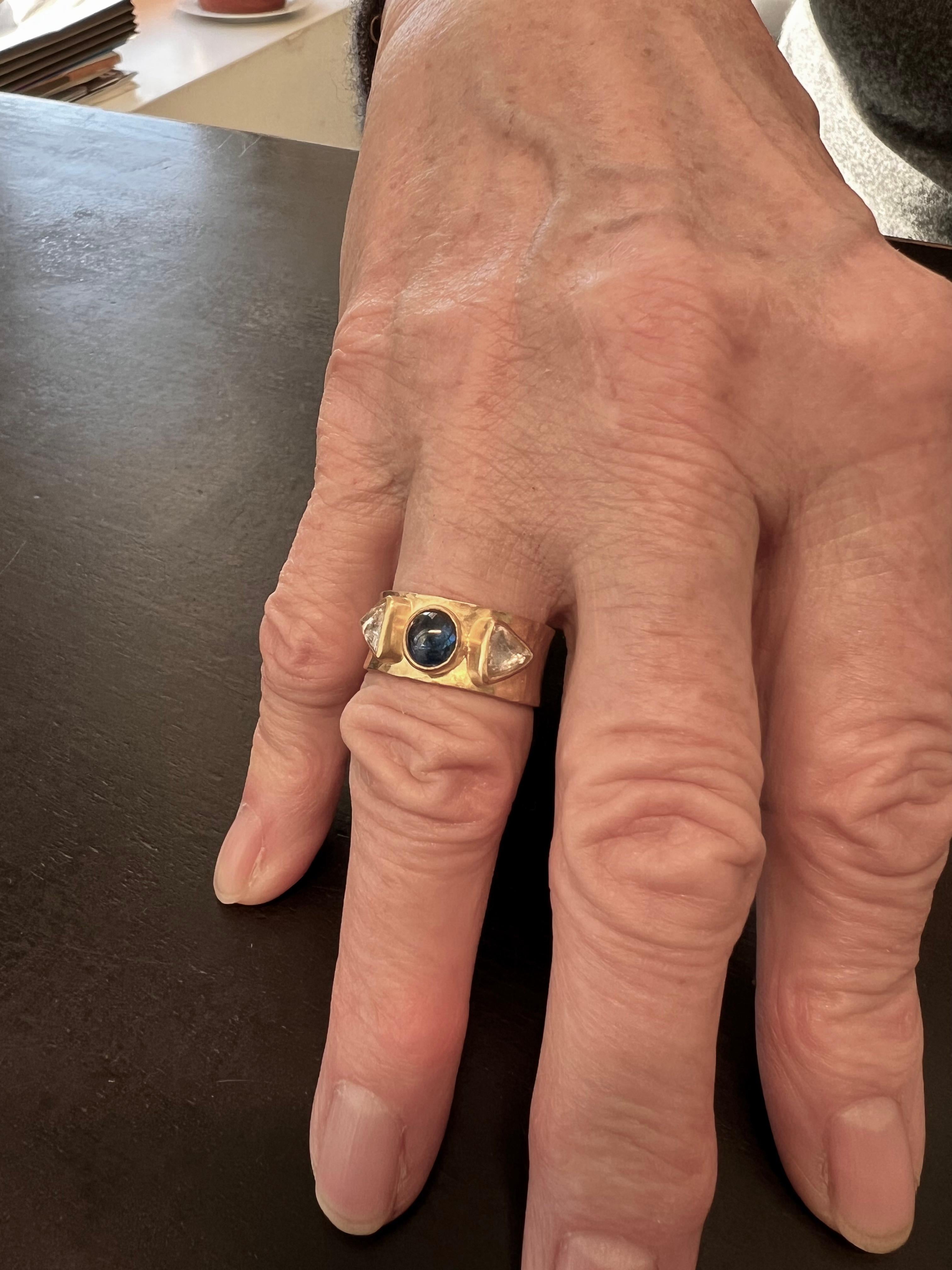 20 Karat and 22 Karat Sapphire and Macle Diamond Ring In New Condition For Sale In New York, NY