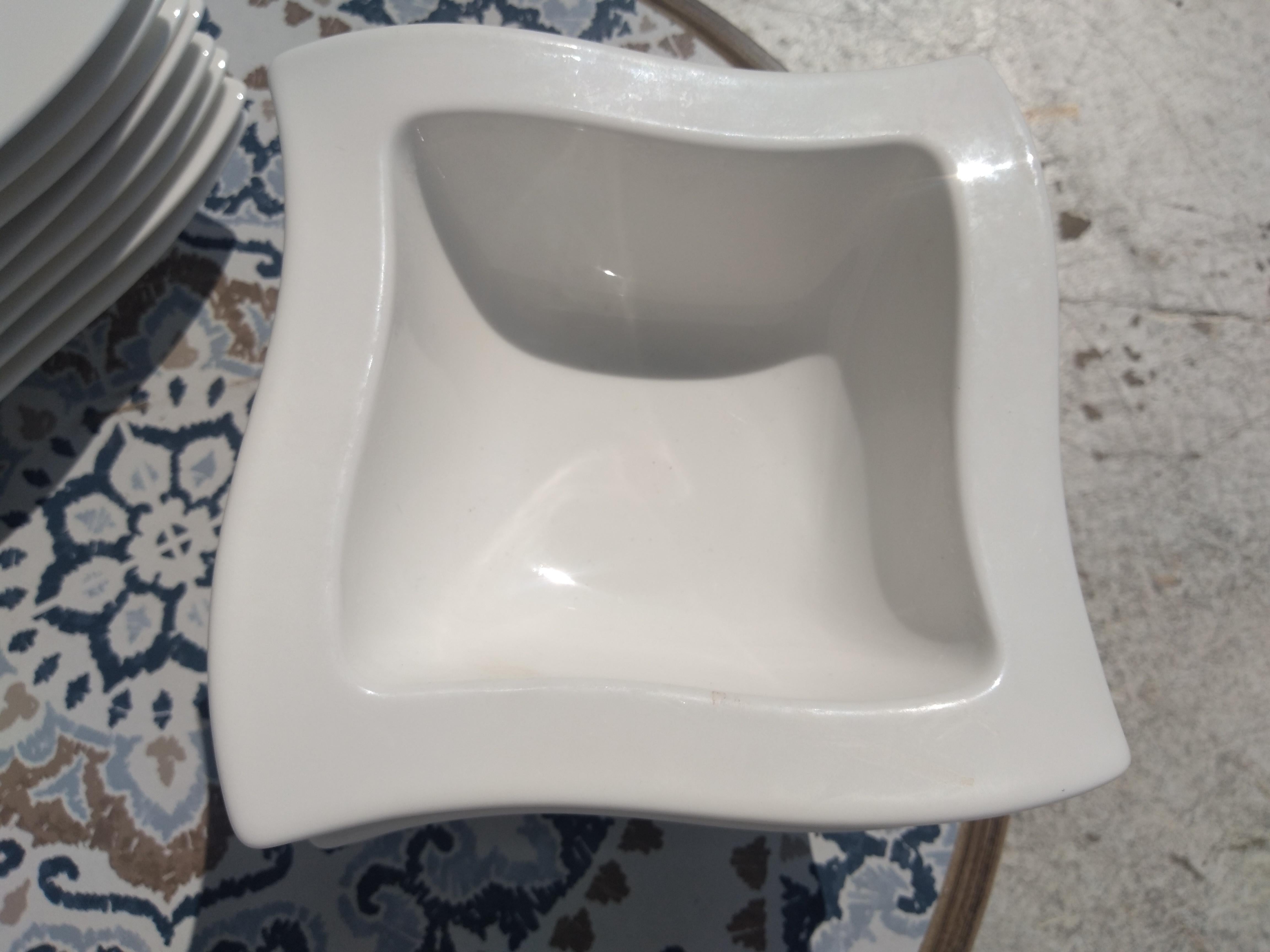 20pc. Set of Villeroy and Boch Wavy Dish Set In Good Condition For Sale In Pasadena, TX