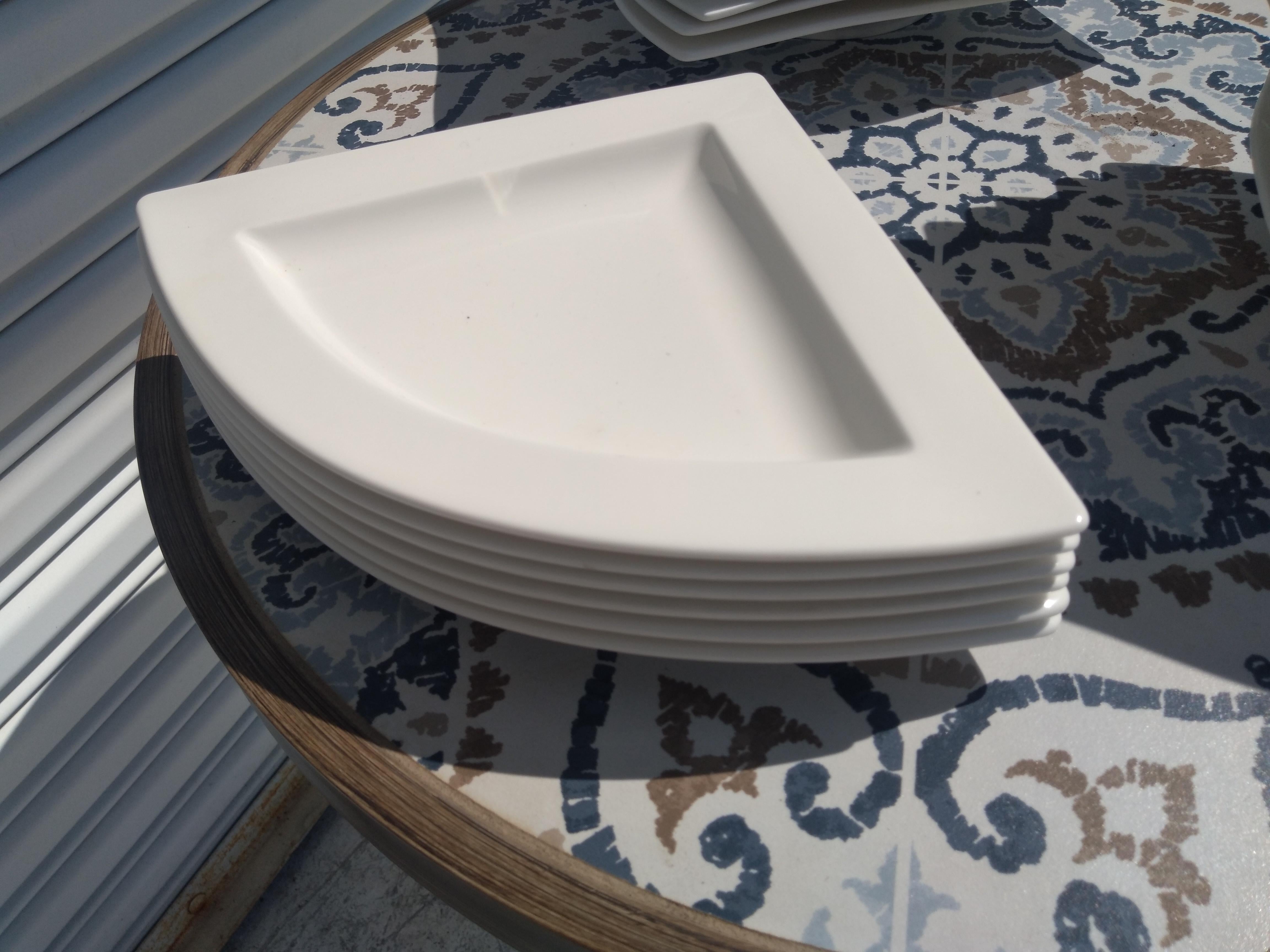 20th Century 20pc. Set of Villeroy and Boch Wavy Dish Set For Sale