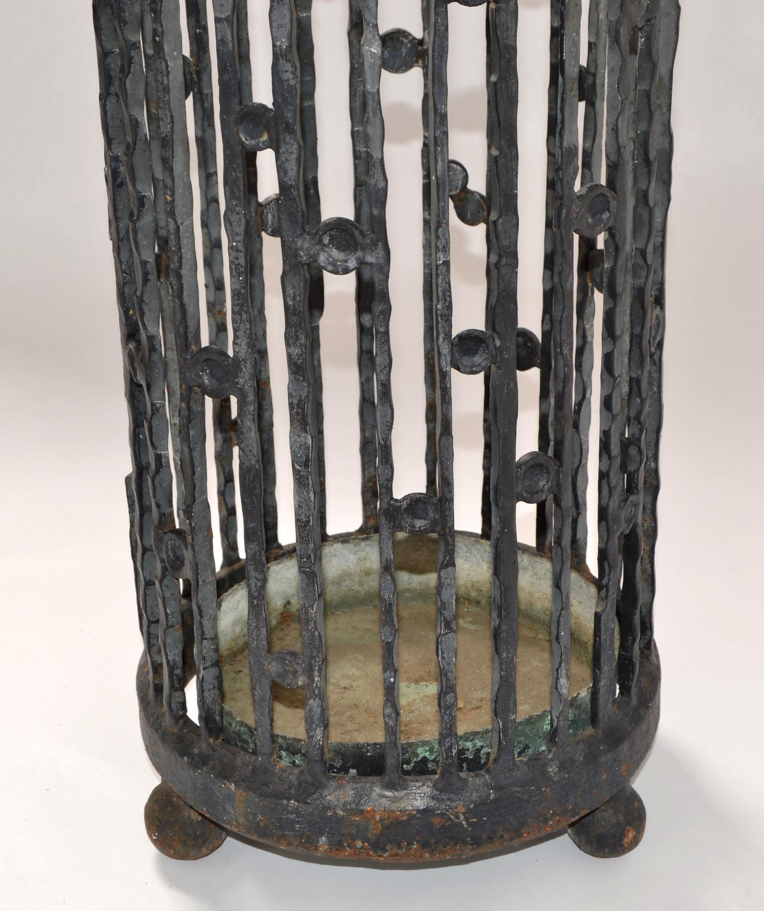 20s Italian Handmade Wrought Iron Umbrella Stand Art Nouveau Style Bronze Saucer en vente 4