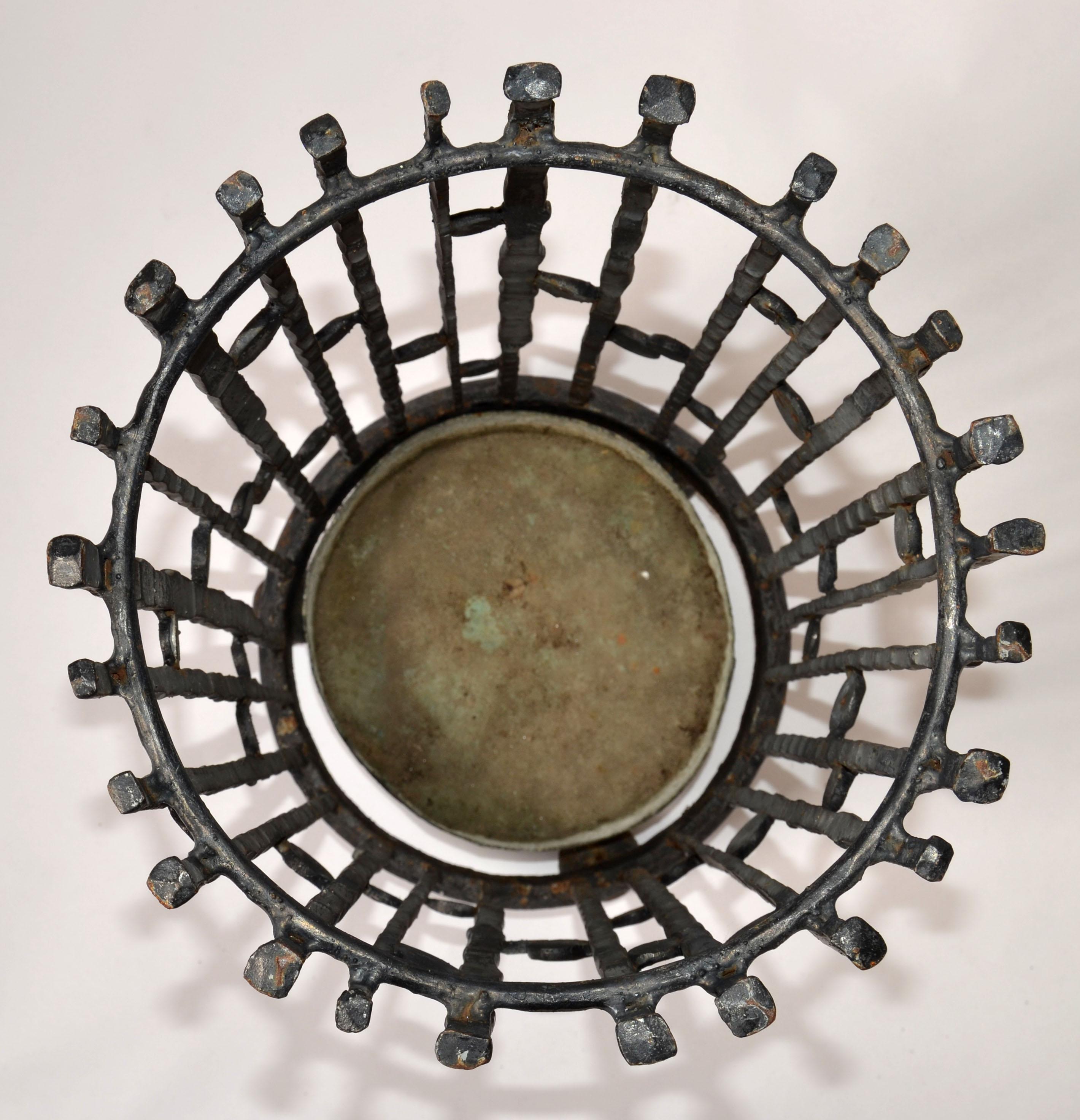 20s Italian Handmade Wrought Iron Umbrella Stand Art Nouveau Style Bronze Saucer en vente 5