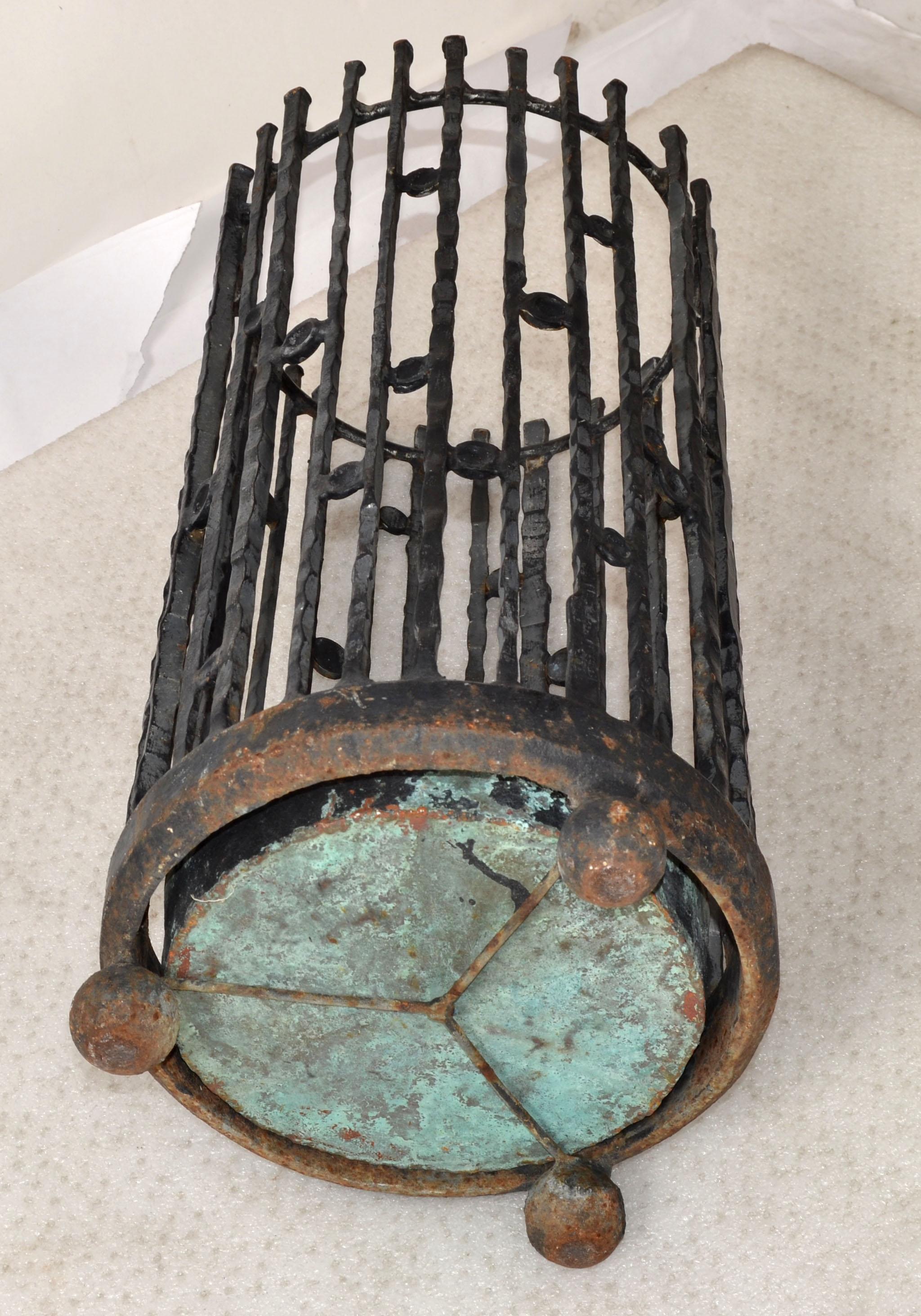 20s Italian Handmade Wrought Iron Umbrella Stand Art Nouveau Style Bronze Saucer en vente 6