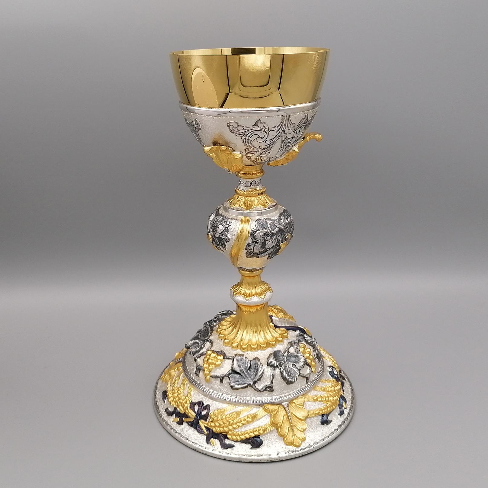 Large Liturgical Chalice in sterling silver.
The base is finely embossed with the face of Christ, grapes, vine leaves and ears.
The workmanship is highlighted by the 24 Kt golden finish, burnished and knurled.
The stem is also embossed and chiseled