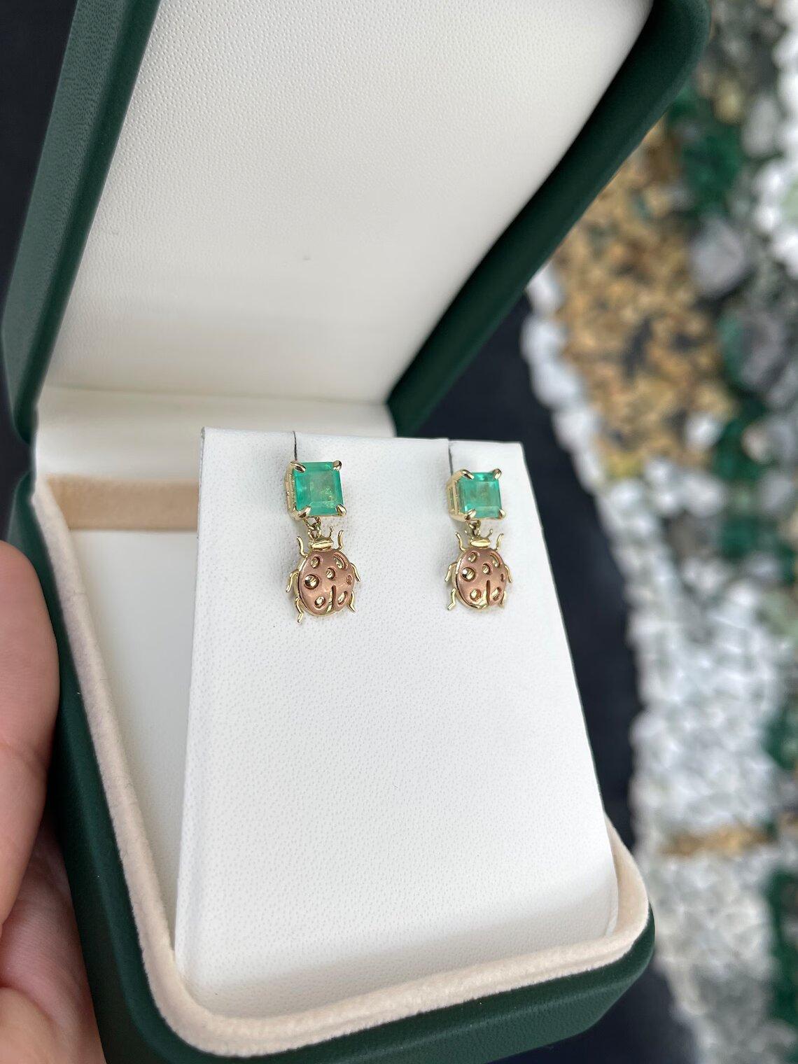 2,0tcw 14K kolumbianischer Smaragd Asscher-Schliff Ladybug Ohrhänger Medium Grün (Moderne) im Angebot