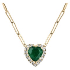 Ciondolo a forma di smeraldo e diamante da 2,0tcw  Collana con graffette a forma di cuore in oro 14K